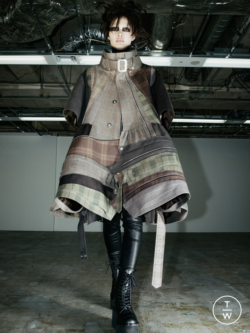 Fashion Week Paris Fall/Winter 2022 look 23 from the Junya Watanabe collection womenswear