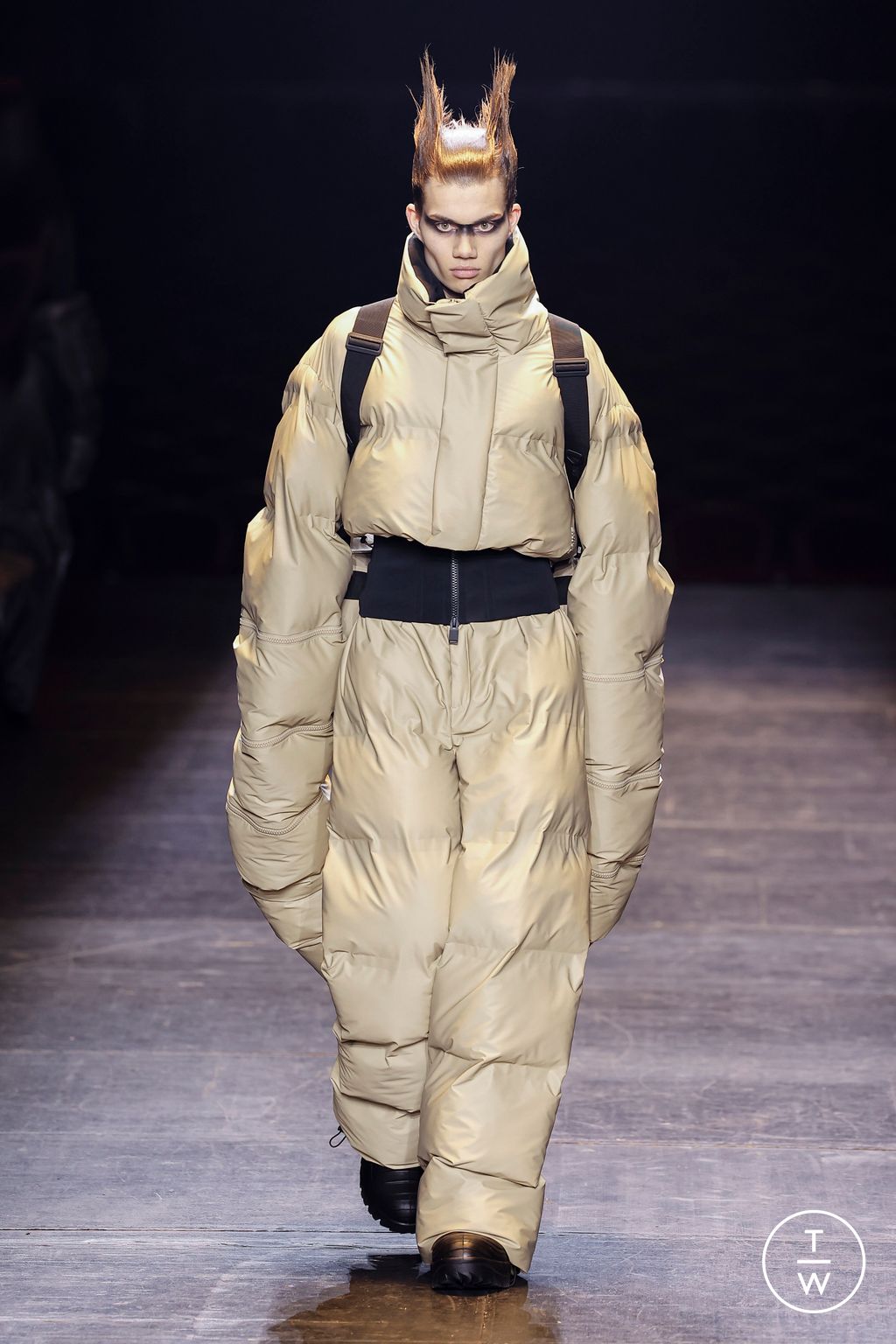 Fashion Week Paris Fall/Winter 2023 look 7 de la collection Rains menswear
