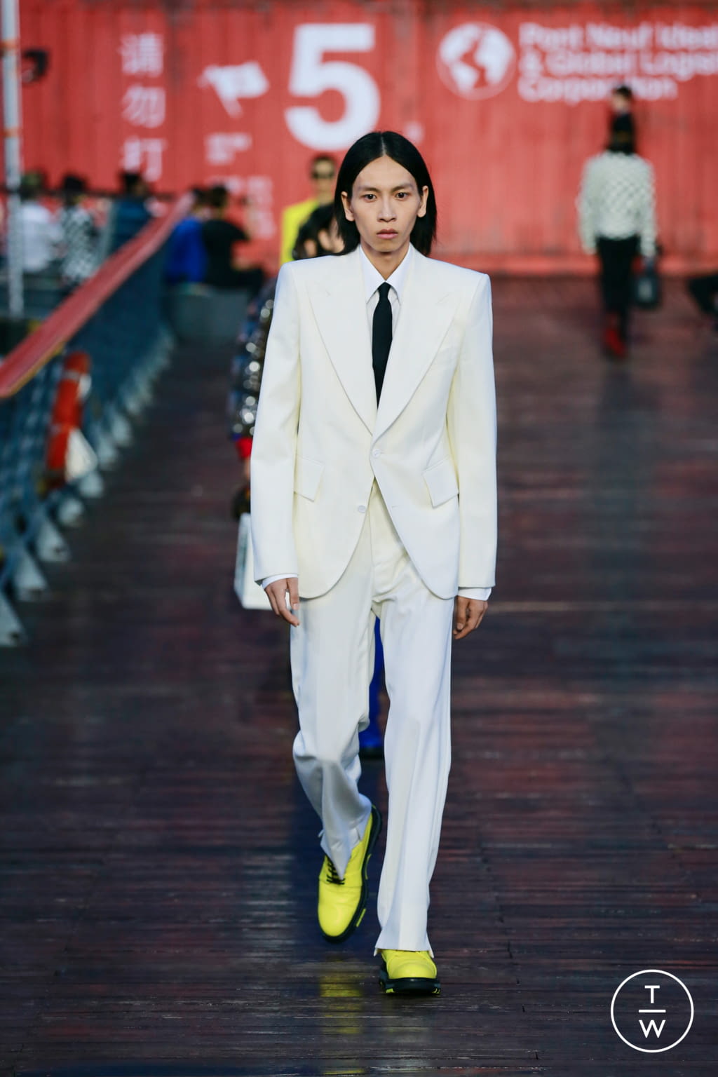 Fashion Week Paris Spring/Summer 2021 look 1 from the Louis Vuitton collection 男装