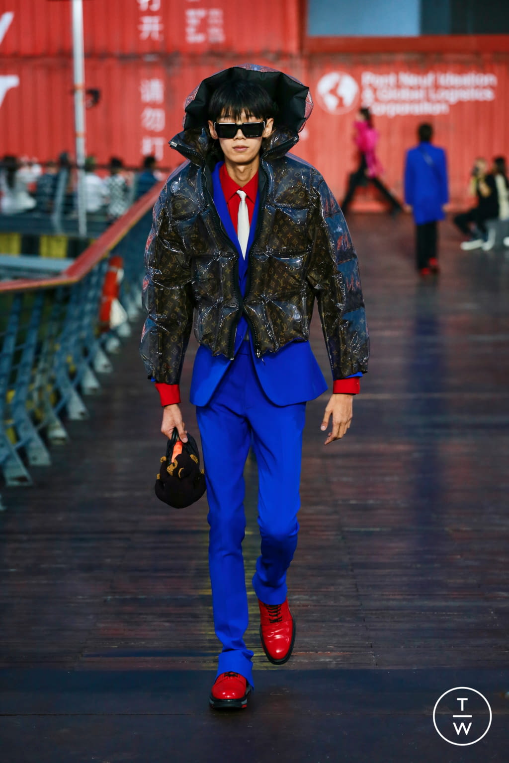 Fashion Week Paris Spring/Summer 2021 look 3 from the Louis Vuitton collection menswear