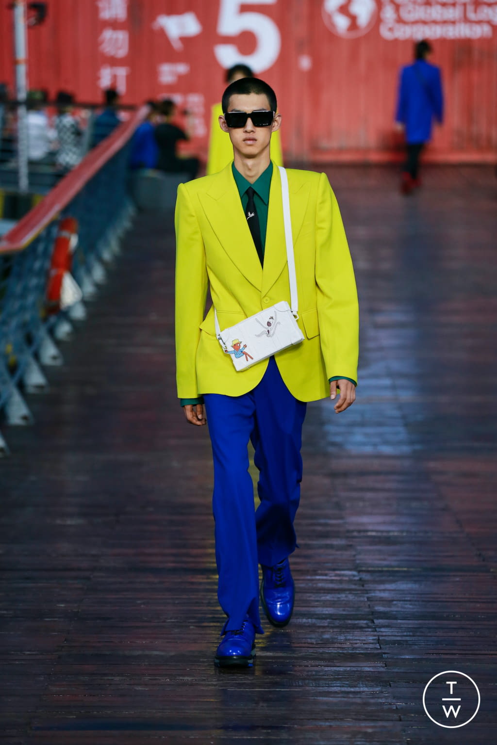 Fashion Week Paris Spring/Summer 2021 look 4 from the Louis Vuitton collection menswear