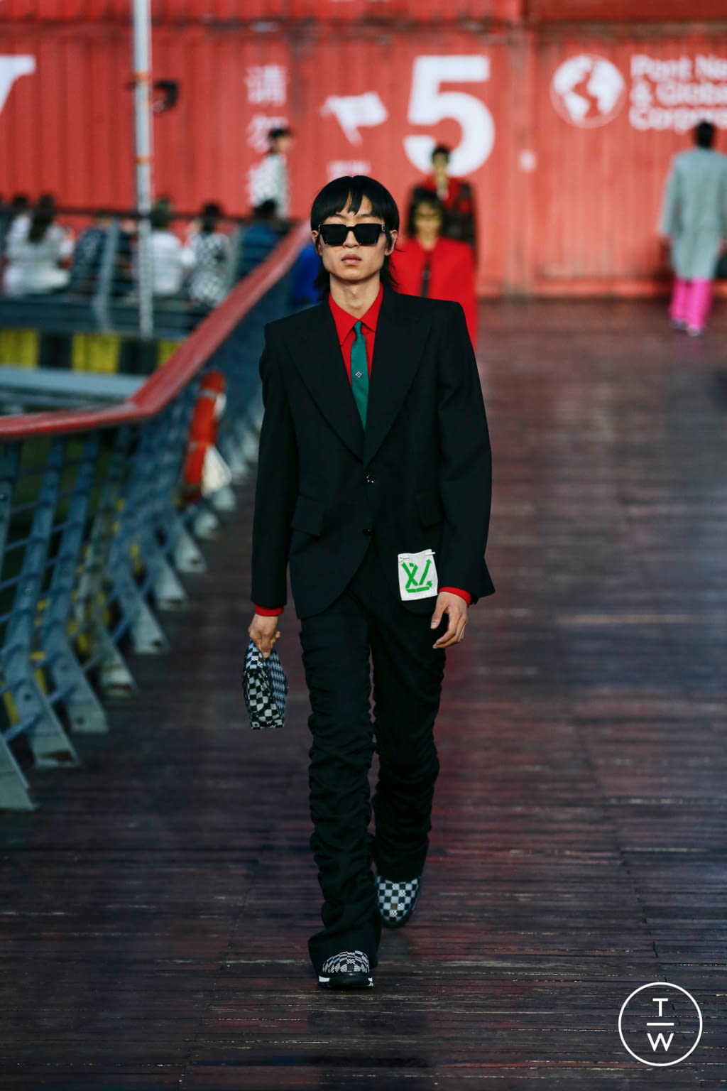 Fashion Week Paris Spring/Summer 2021 look 10 from the Louis Vuitton collection menswear