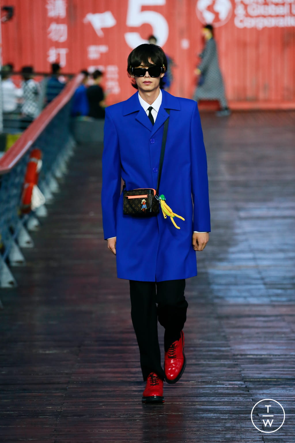 Fashion Week Paris Spring/Summer 2021 look 13 from the Louis Vuitton collection 男装