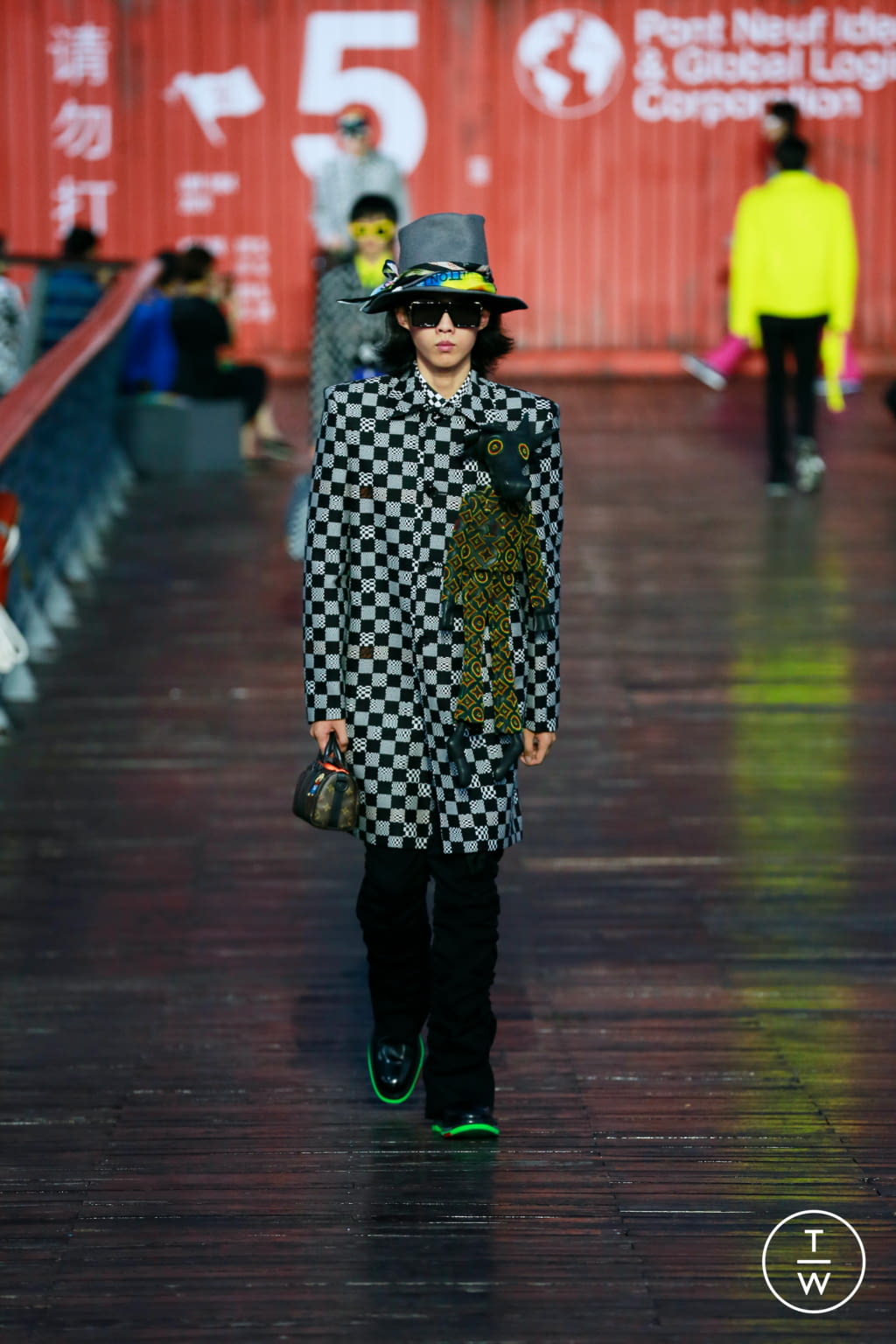 Fashion Week Paris Spring/Summer 2021 look 16 from the Louis Vuitton collection menswear