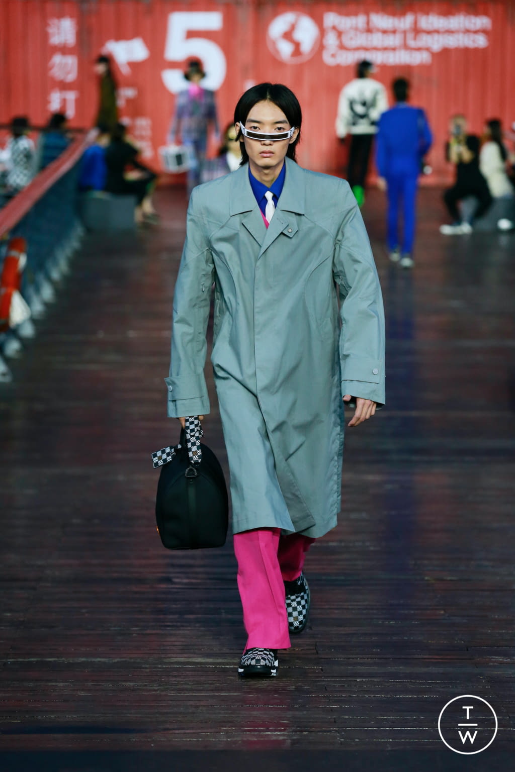 Fashion Week Paris Spring/Summer 2021 look 20 from the Louis Vuitton collection menswear