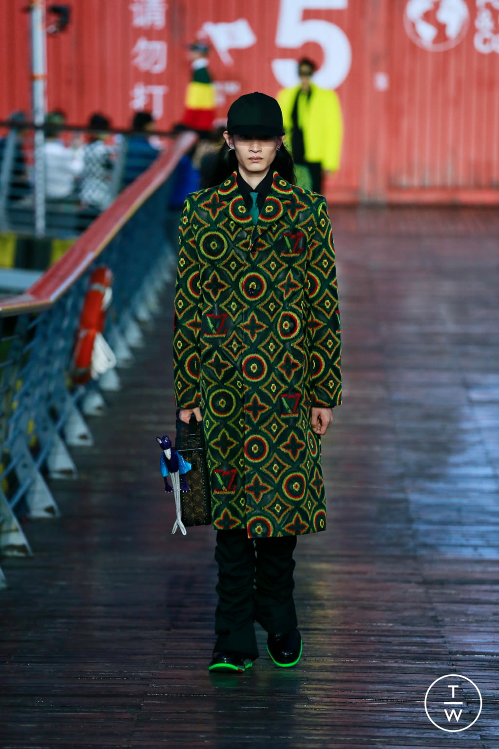 Fashion Week Paris Spring/Summer 2021 look 23 from the Louis Vuitton collection menswear