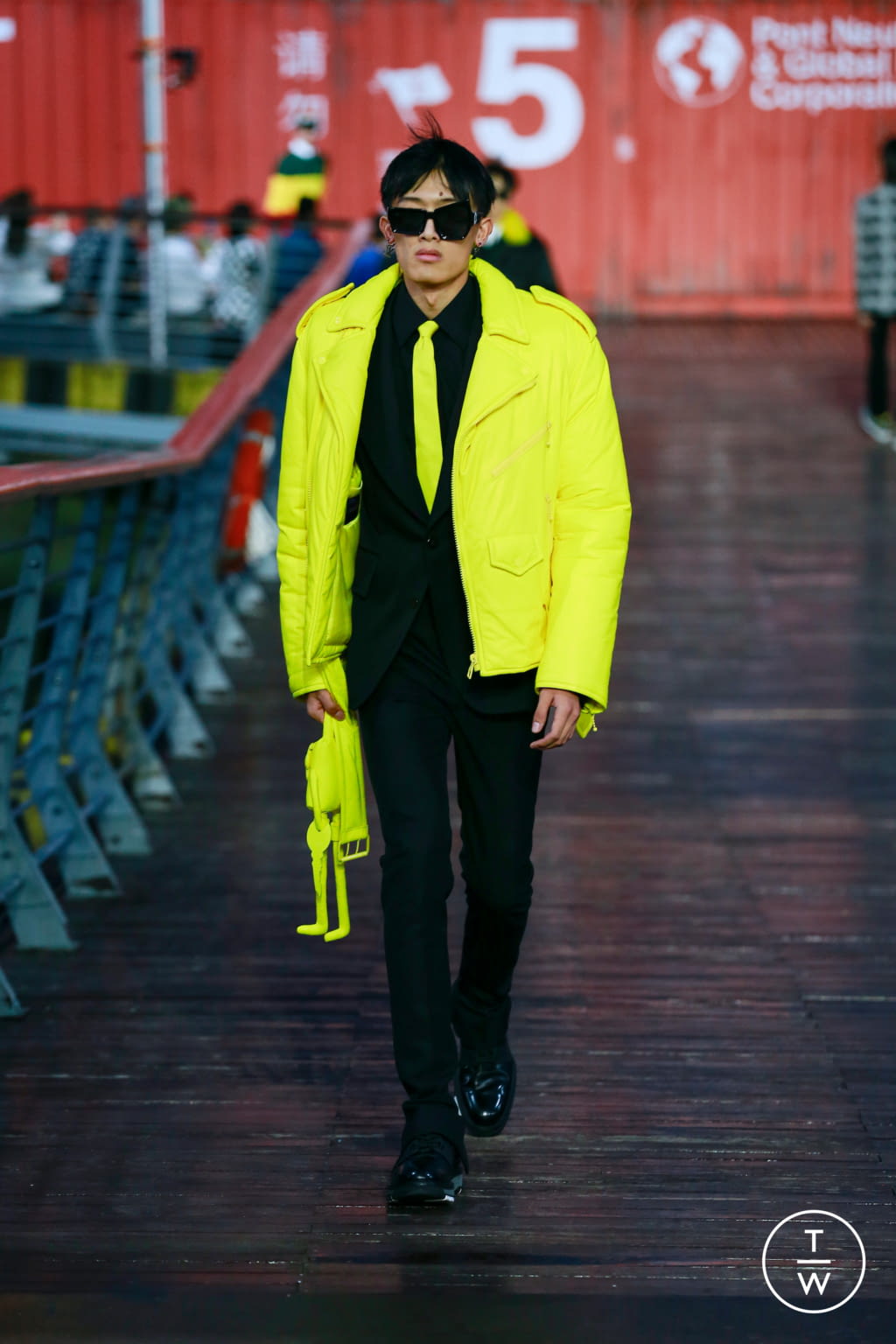 Fashion Week Paris Spring/Summer 2021 look 25 from the Louis Vuitton collection menswear