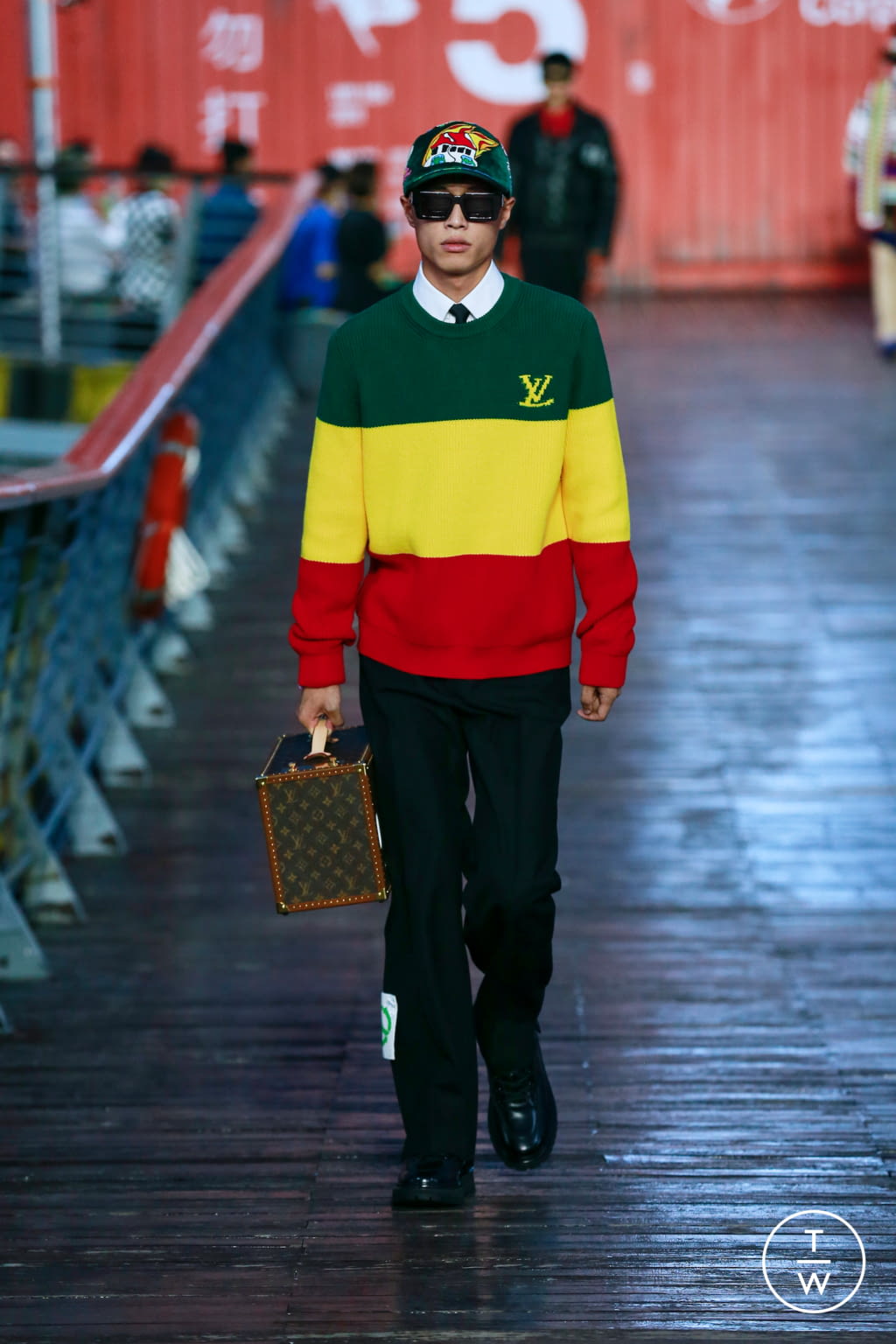 Fashion Week Paris Spring/Summer 2021 look 27 from the Louis Vuitton collection menswear