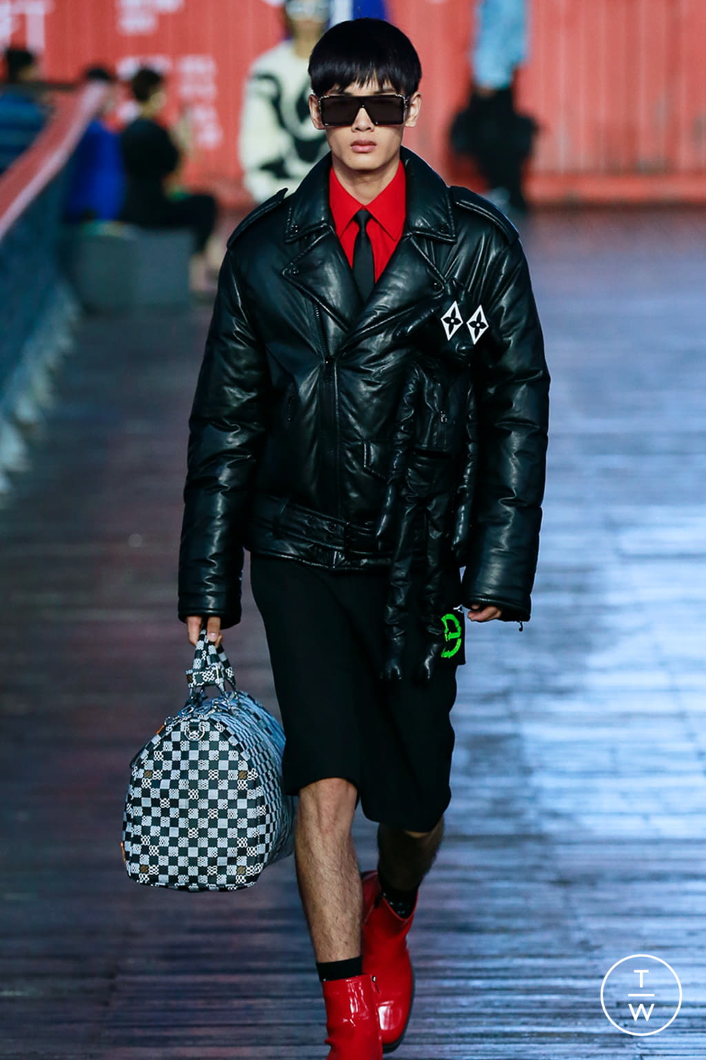 Fashion Week Paris Spring/Summer 2021 look 28 from the Louis Vuitton collection 男装