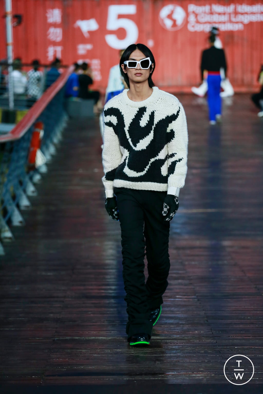 Fashion Week Paris Spring/Summer 2021 look 29 from the Louis Vuitton collection 男装