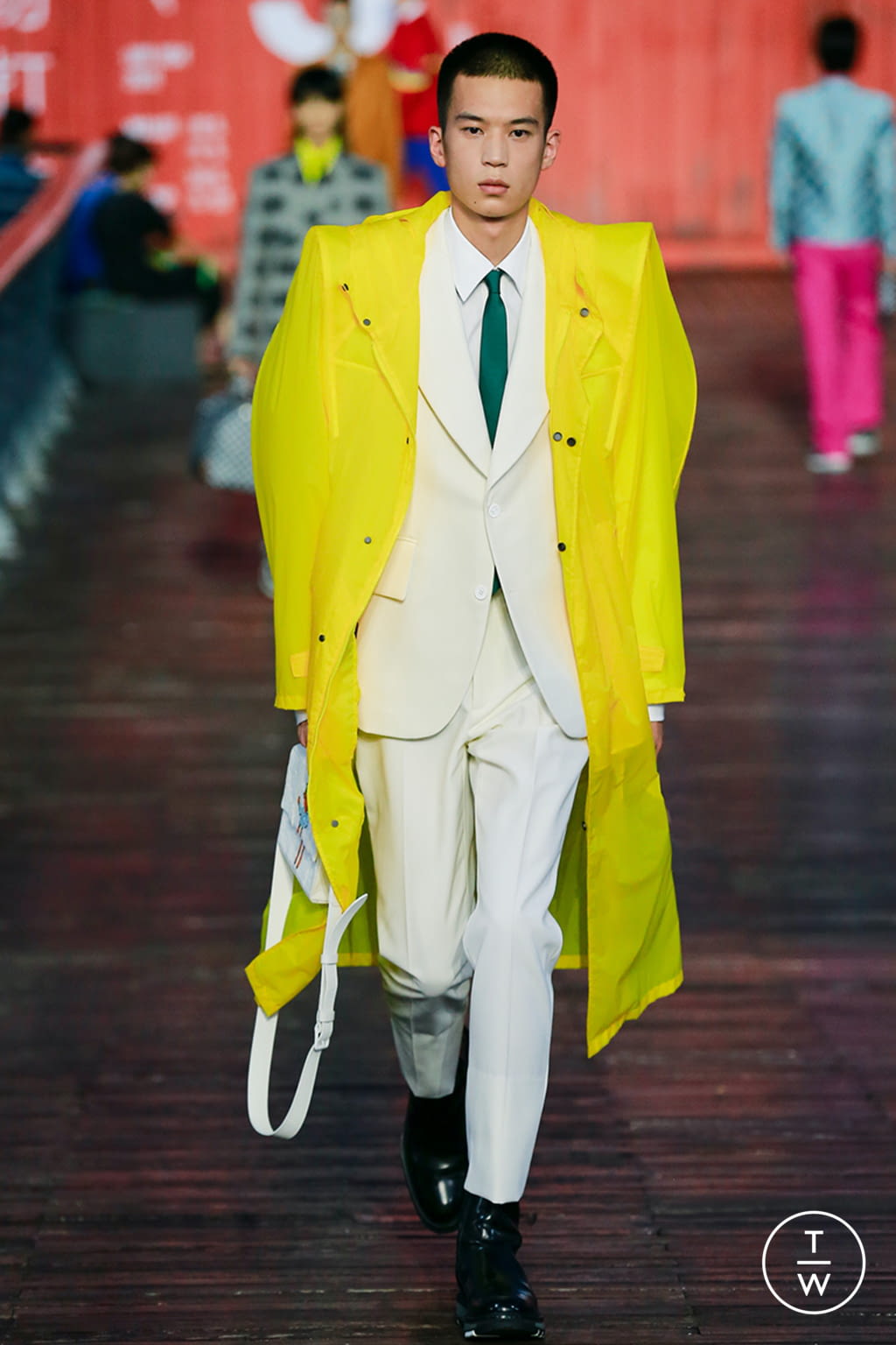 Fashion Week Paris Spring/Summer 2021 look 33 from the Louis Vuitton collection 男装