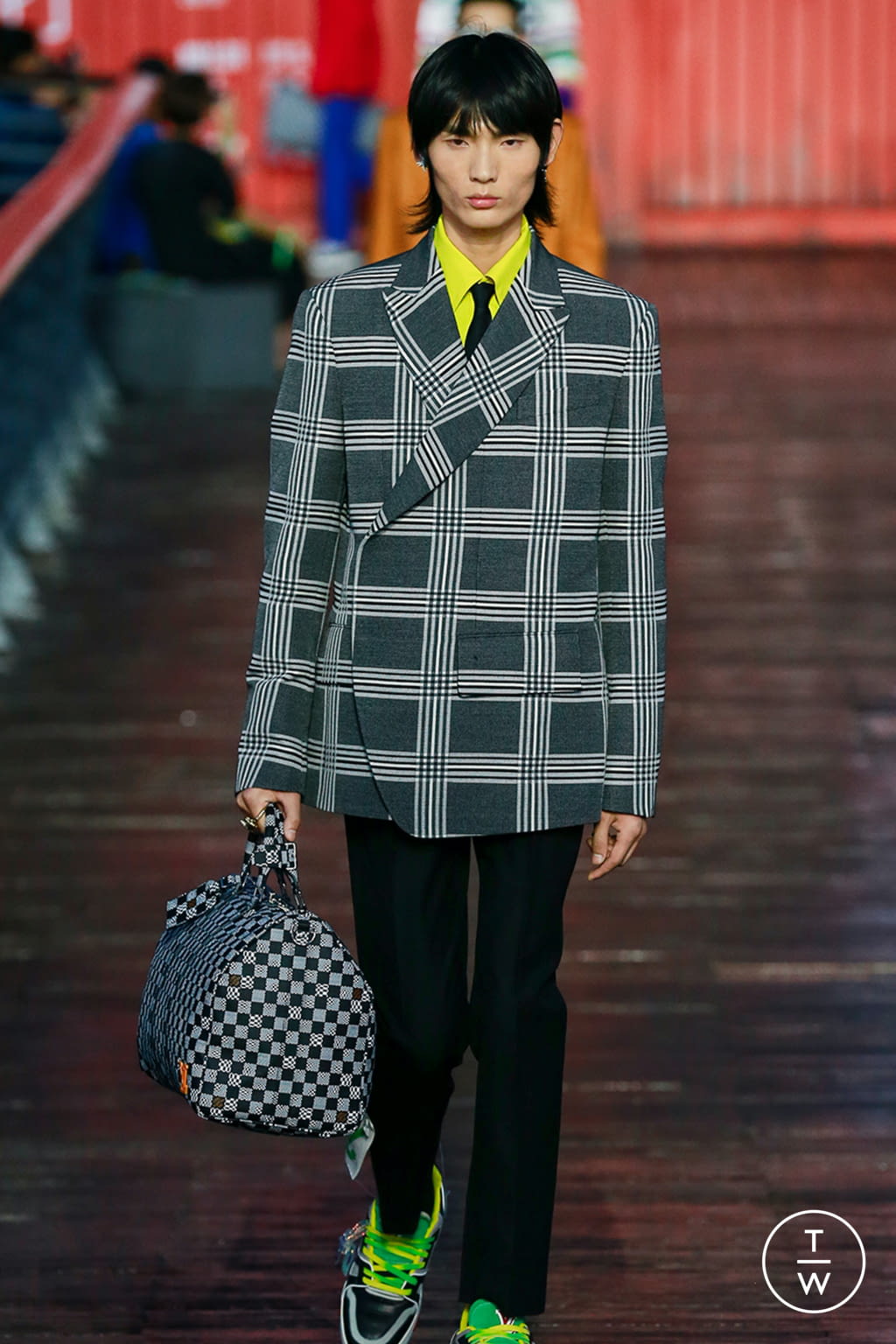 Fashion Week Paris Spring/Summer 2021 look 35 from the Louis Vuitton collection 男装