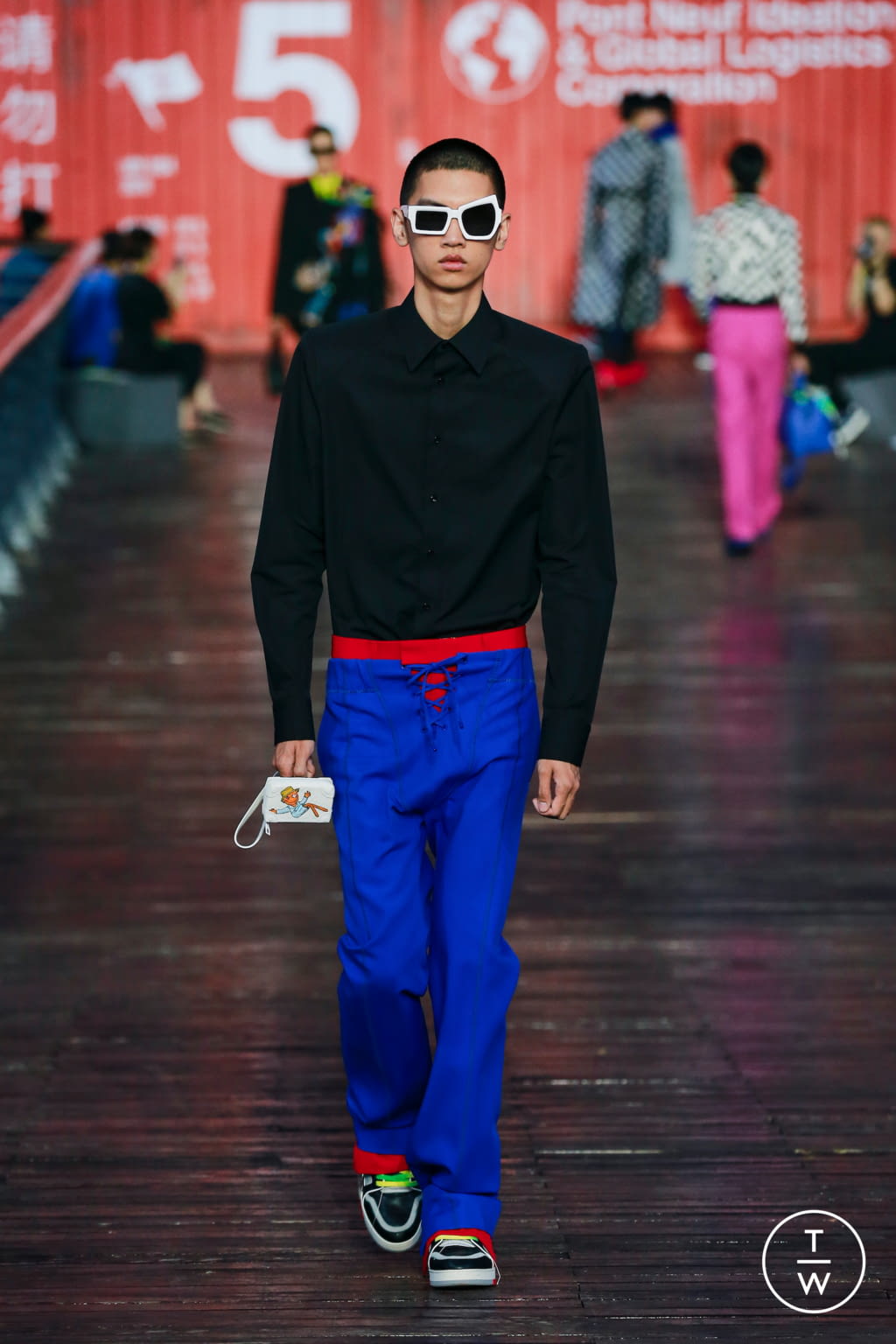 Fashion Week Paris Spring/Summer 2021 look 40 from the Louis Vuitton collection menswear