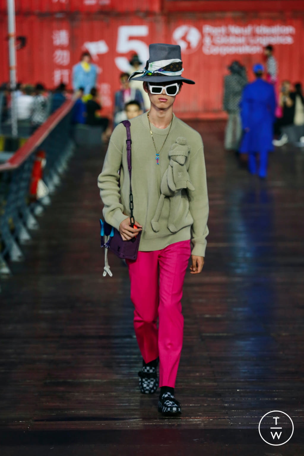 Fashion Week Paris Spring/Summer 2021 look 45 from the Louis Vuitton collection 男装