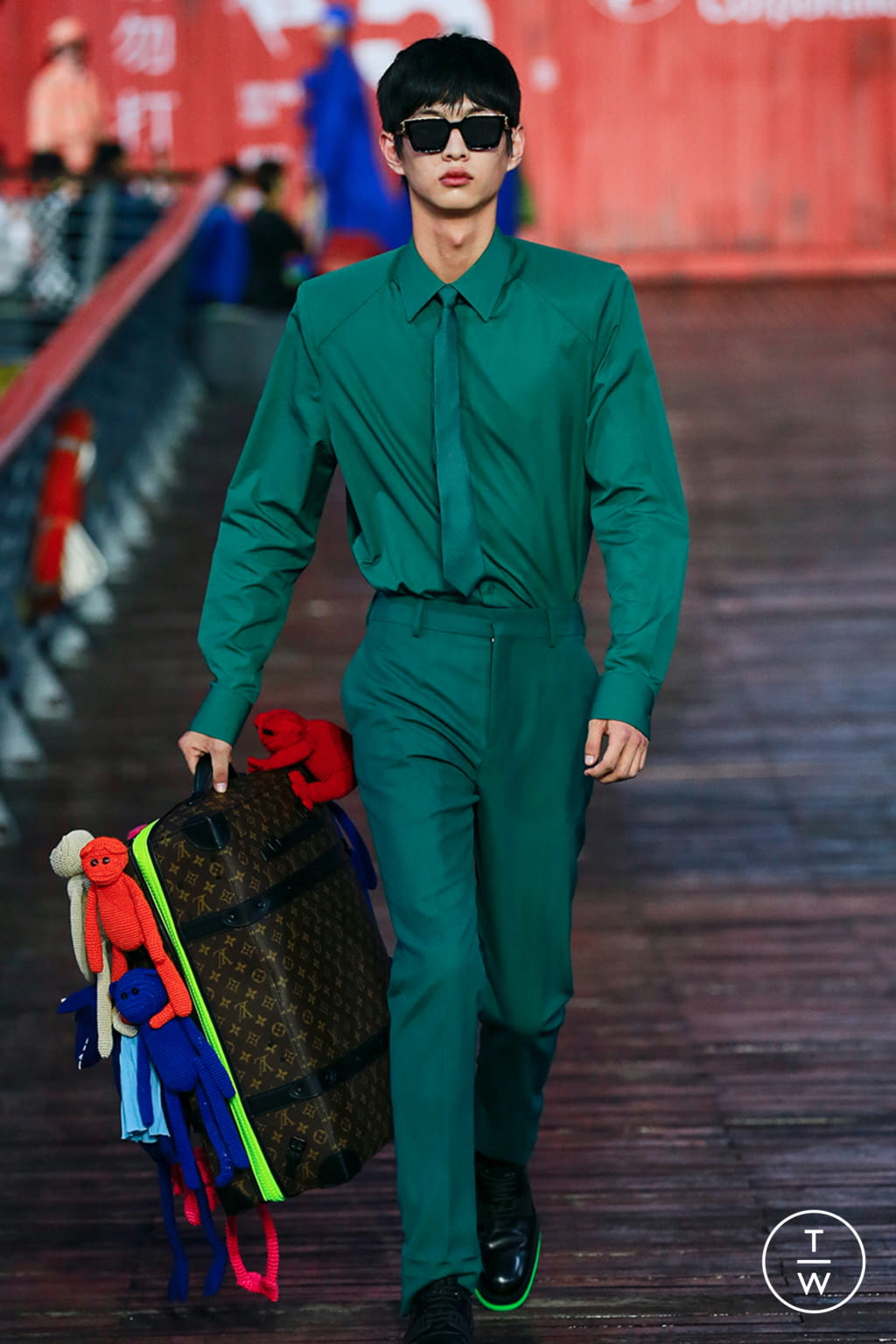 Fashion Week Paris Spring/Summer 2021 look 53 from the Louis Vuitton collection 男装