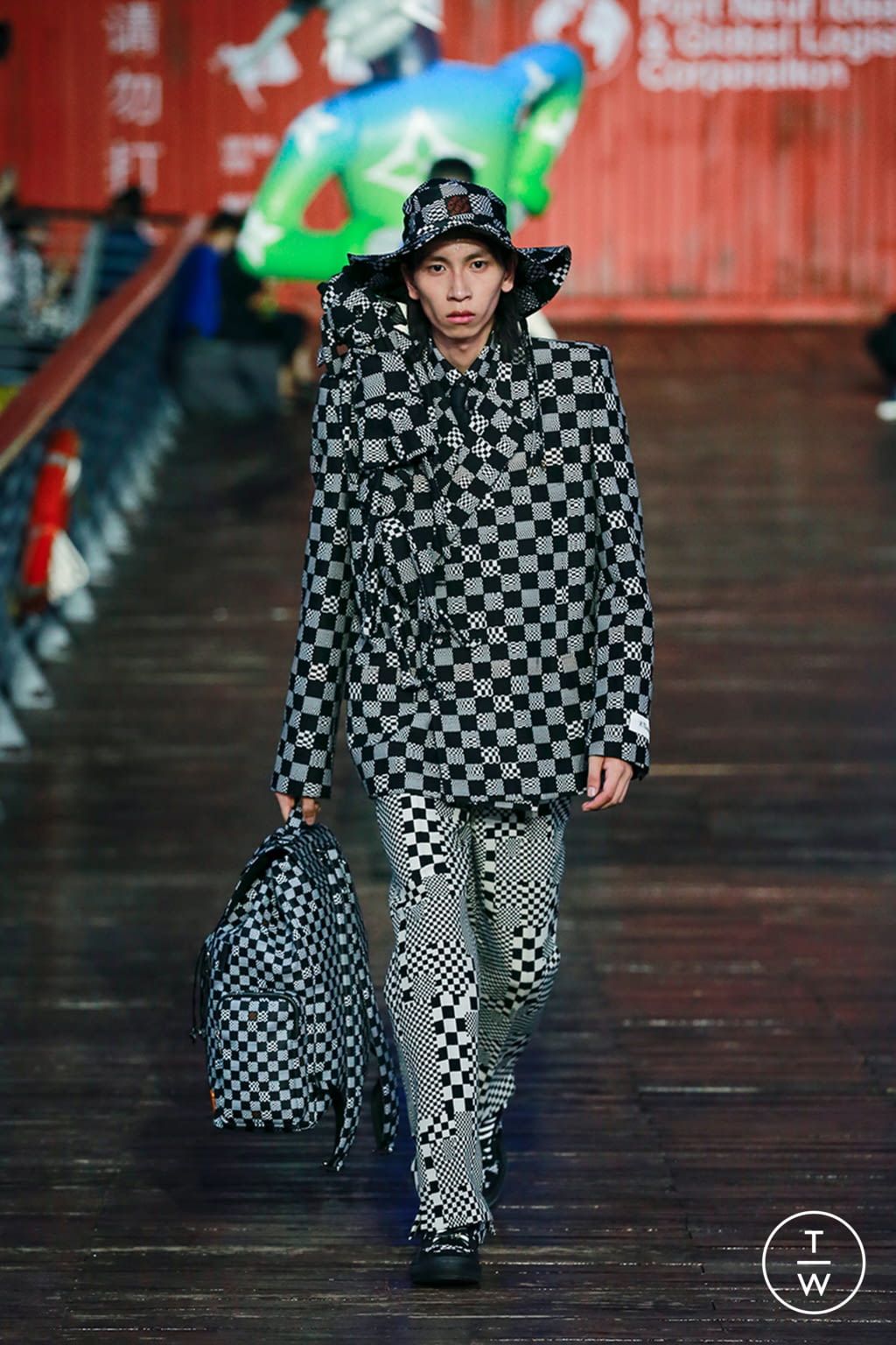 Fashion Week Paris Spring/Summer 2021 look 58 from the Louis Vuitton collection 男装