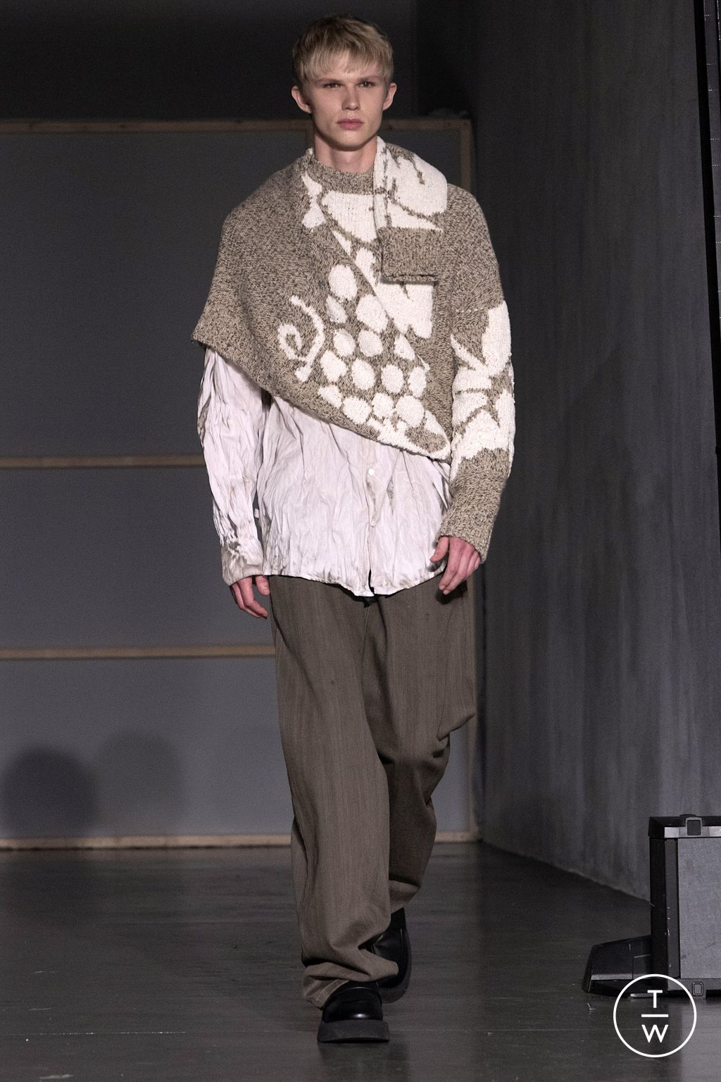 Fashion Week Milan Fall/Winter 2023 look 5 de la collection Federico Cina menswear