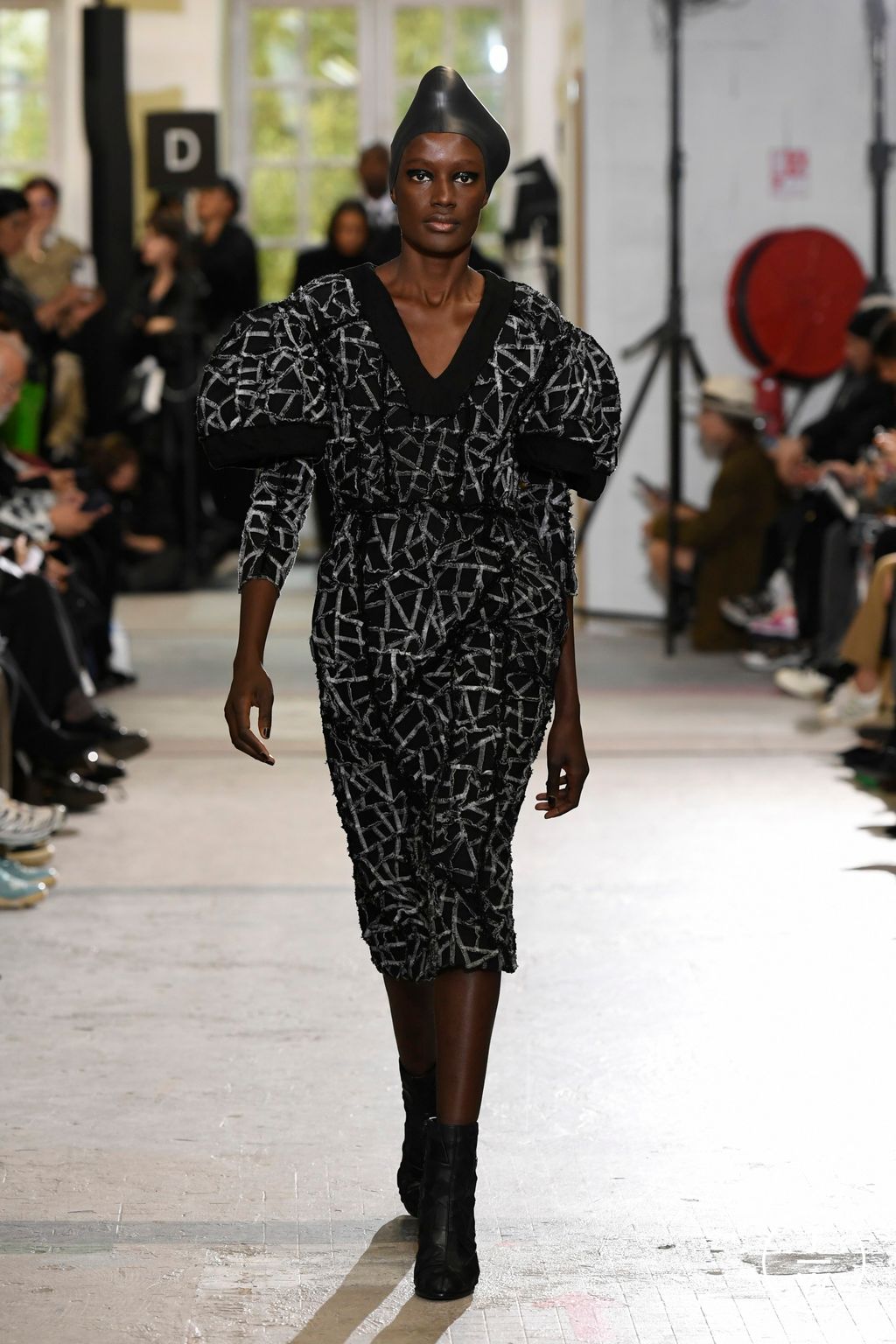 Fashion Week Paris Spring/Summer 2023 look 20 from the Anrealage collection 女装