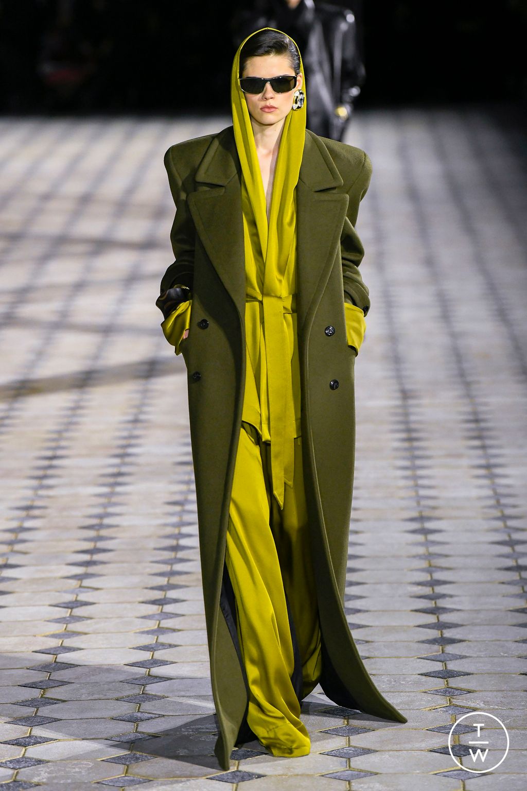 Fashion Week Paris Spring/Summer 2023 look 34 from the Saint Laurent collection womenswear