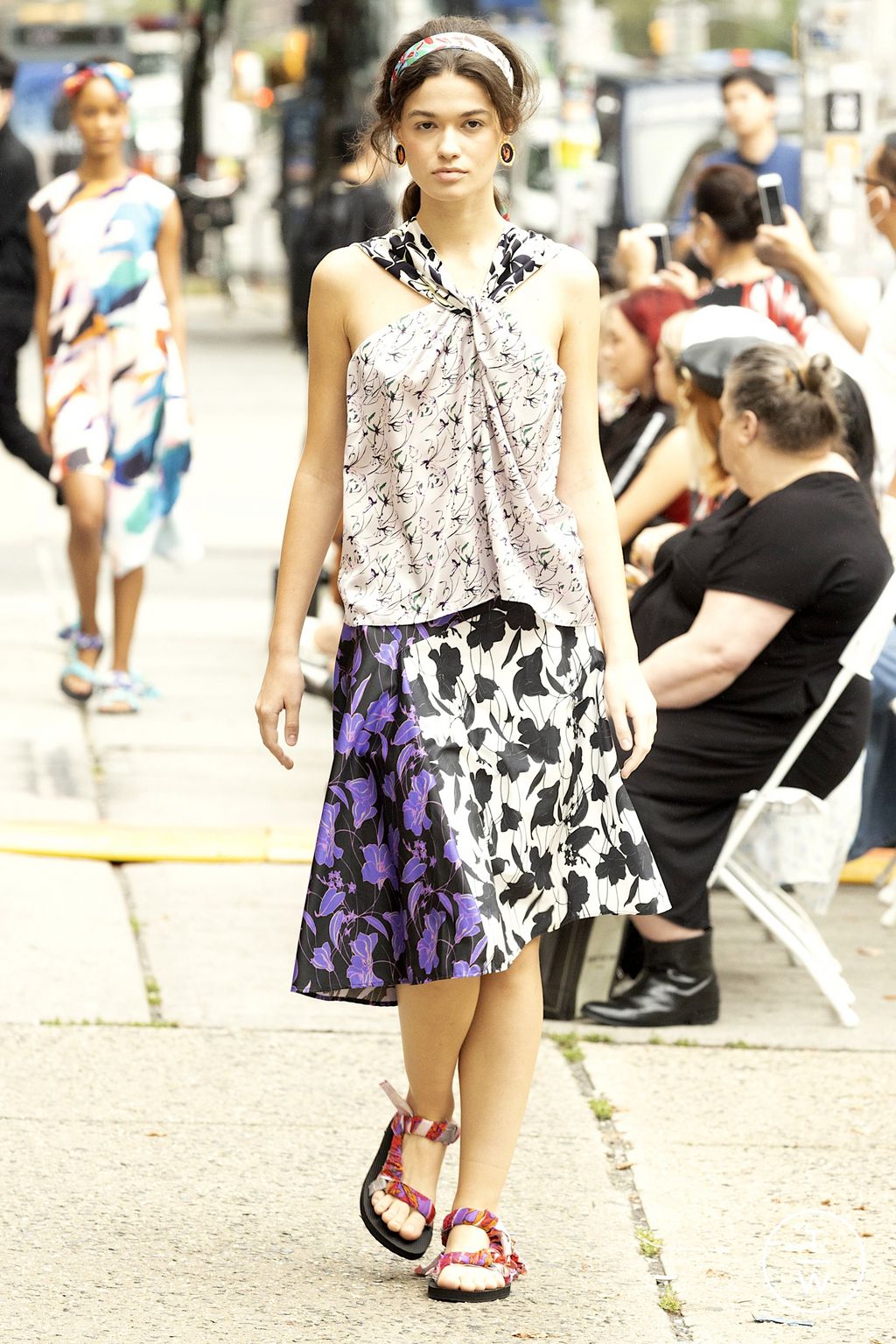 Fashion Week New York Spring/Summer 2023 look 24 from the SNOW XUE GAO collection 女装
