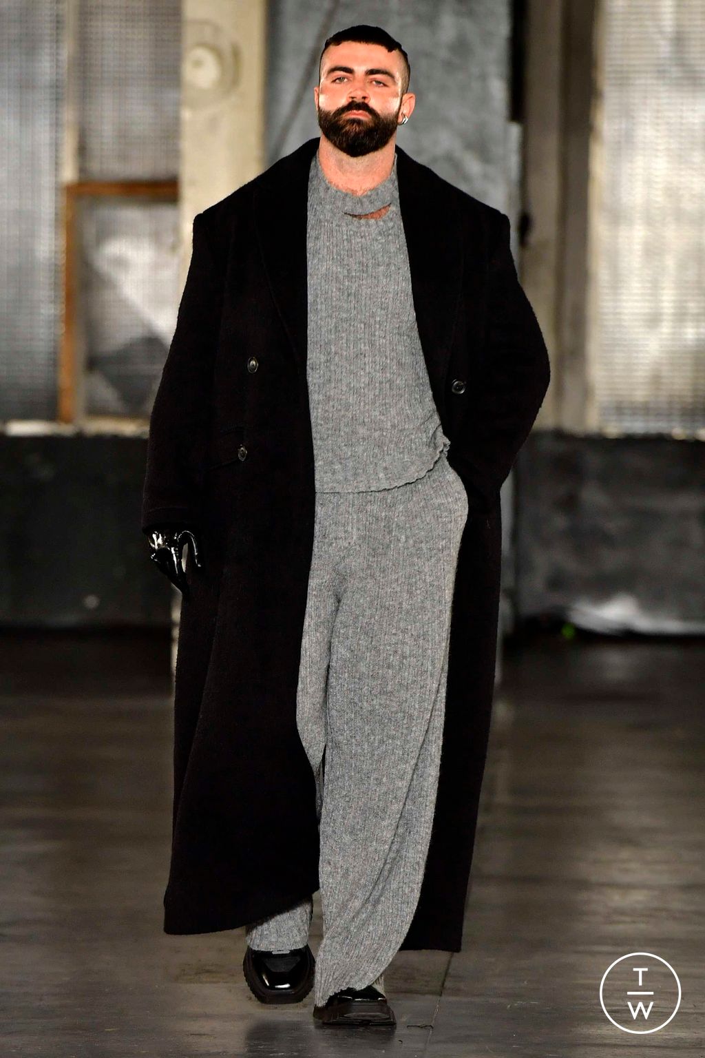 Fashion Week Paris Fall/Winter 2023 look 6 from the Louis Gabriel Nouchi collection 男装
