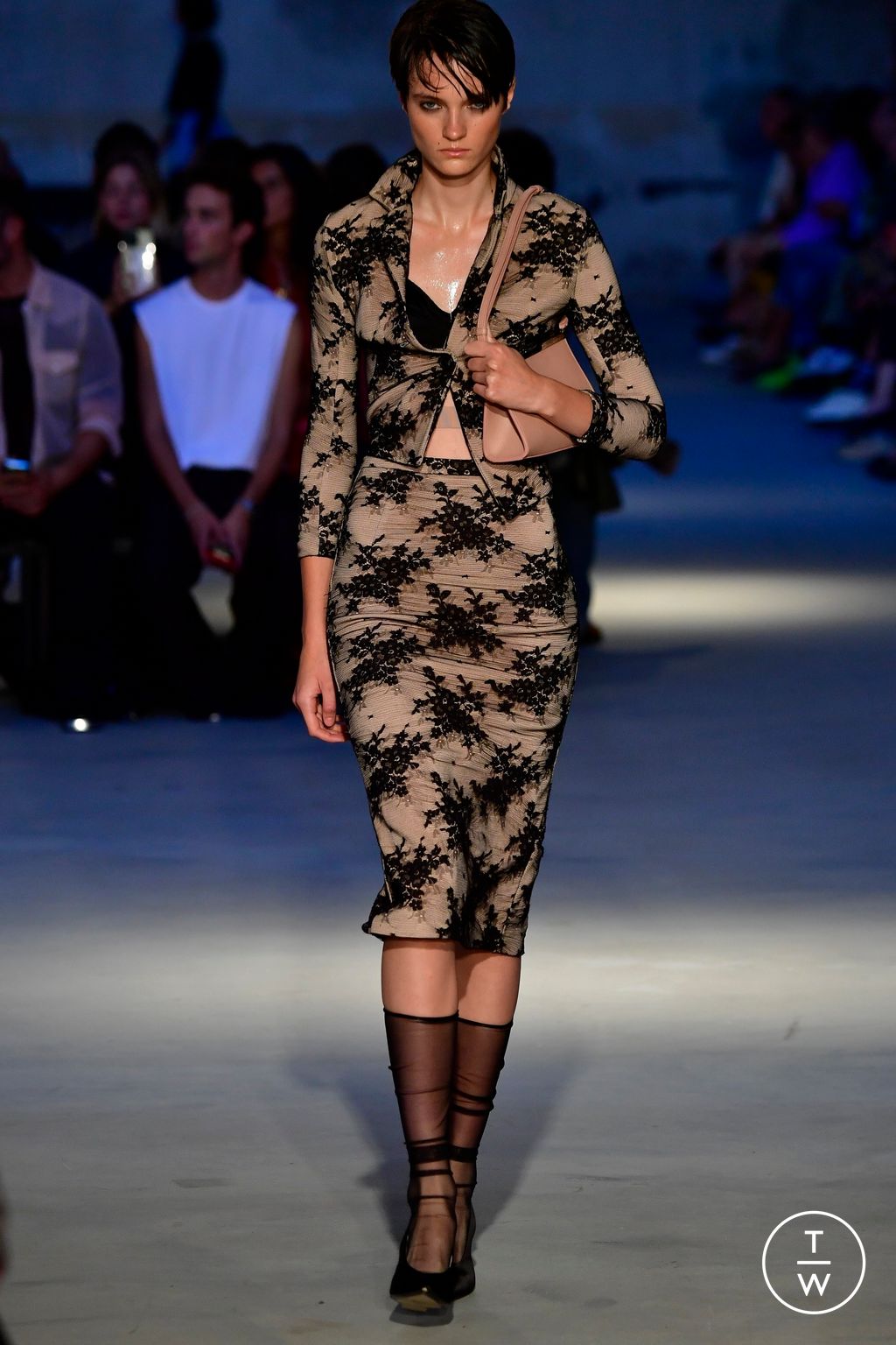 Fashion Week Milan Spring/Summer 2023 look 4 de la collection N°21 womenswear