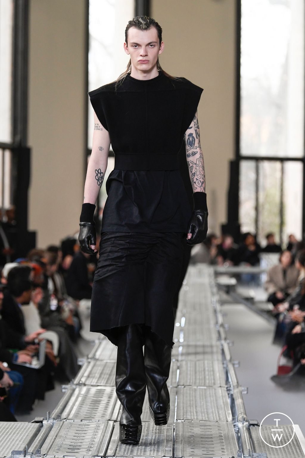 Fashion Week Paris Fall/Winter 2023 look 5 de la collection Rick Owens menswear