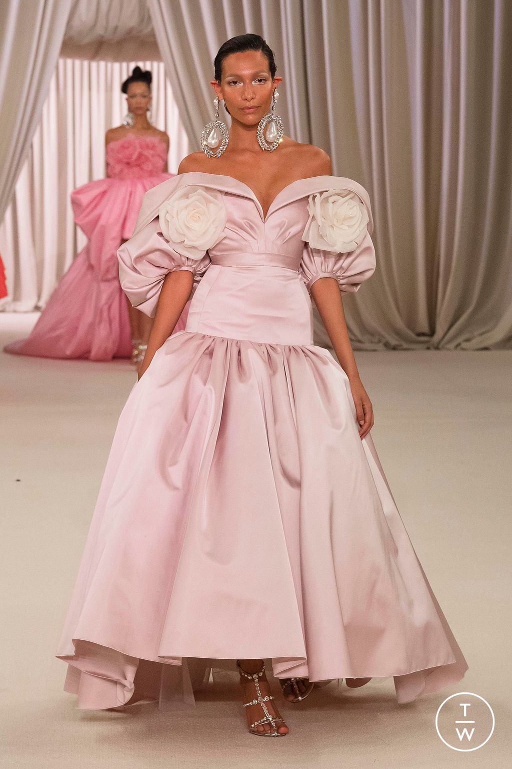 Fashion Week Paris Spring/Summer 2023 look 37 from the Giambattista Valli collection couture