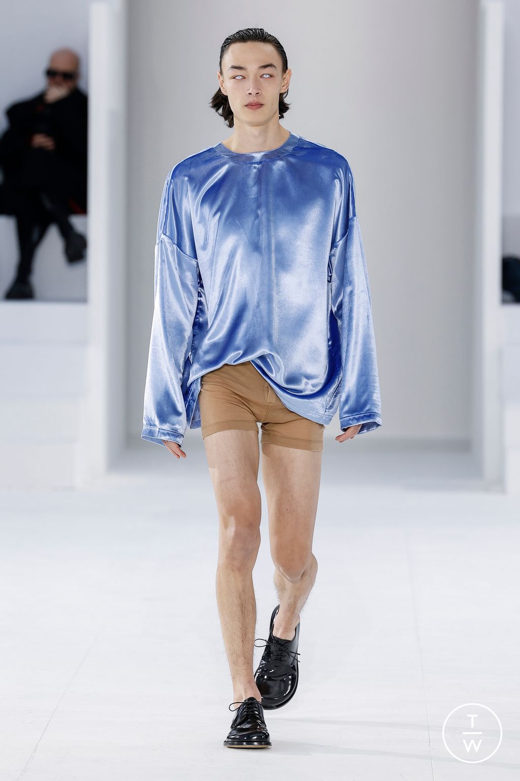 Fashion Week Paris Fall/Winter 2023 look 46 from the Loewe collection menswear