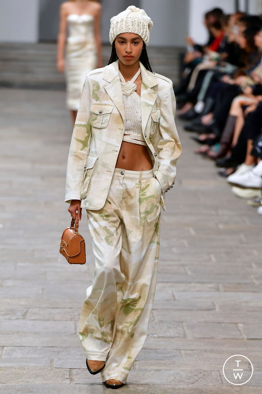Fashion Week Milan Spring/Summer 2023 look 30 from the Ermanno Scervino collection 女装