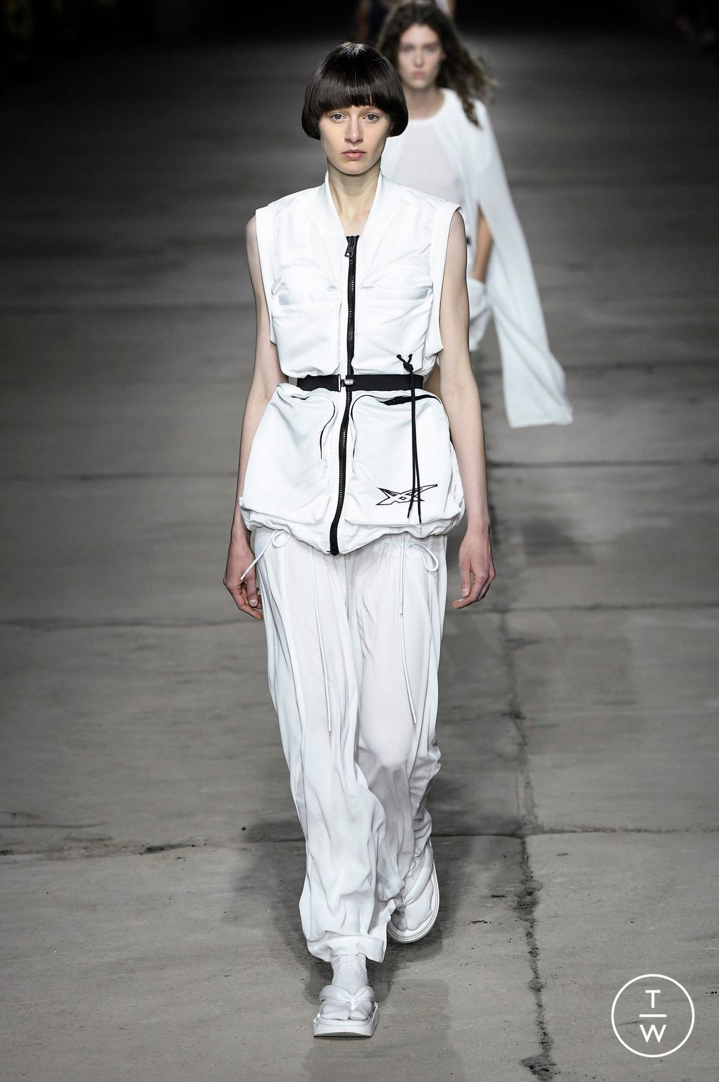 Fashion Week Milan Spring/Summer 2023 look 15 de la collection Onitsuka Tiger womenswear