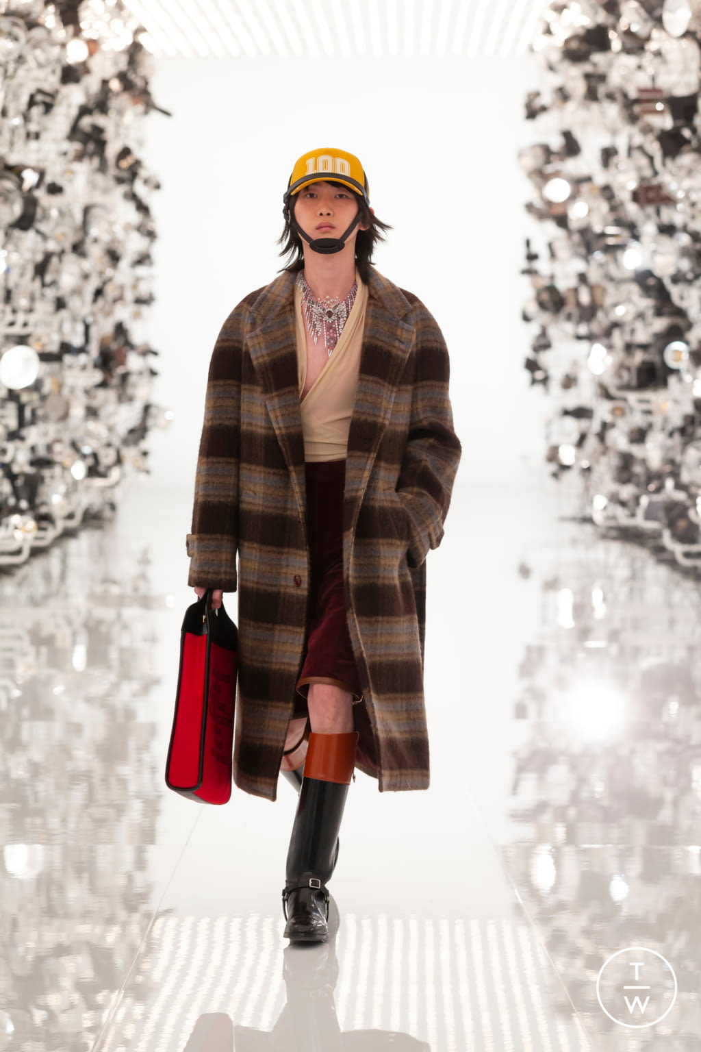 Fashion Week Milan Fall/Winter 2021 look 84 from the Gucci collection womenswear