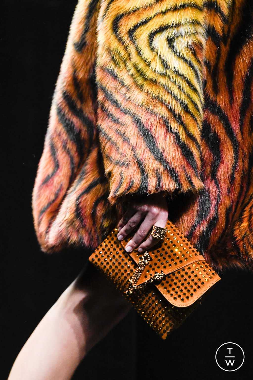 Fashion Week Milan Fall/Winter 2020 look 75 de la collection Versace womenswear accessories