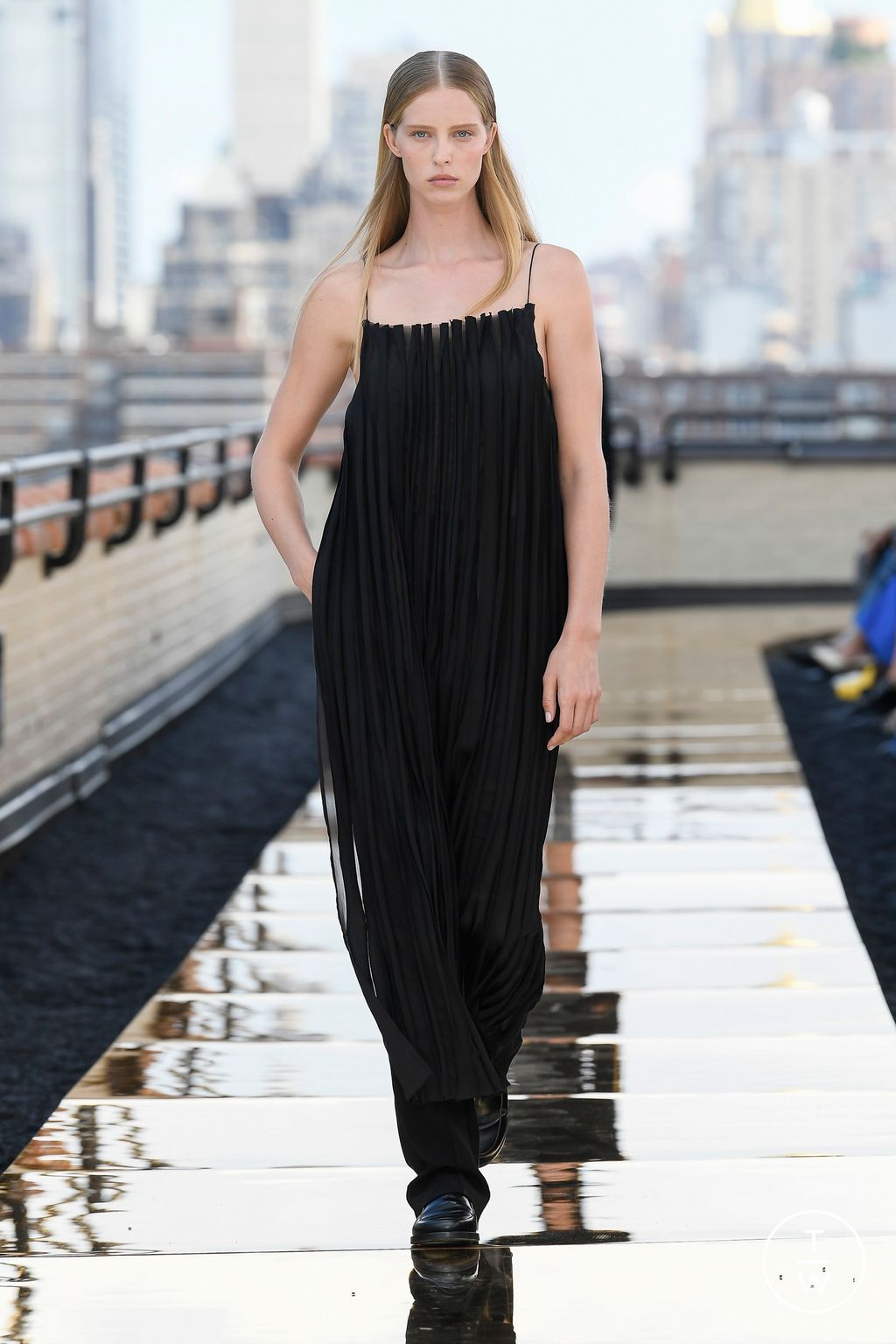 Fashion Week New York Fall/Winter 2022 look 37 de la collection Cos womenswear