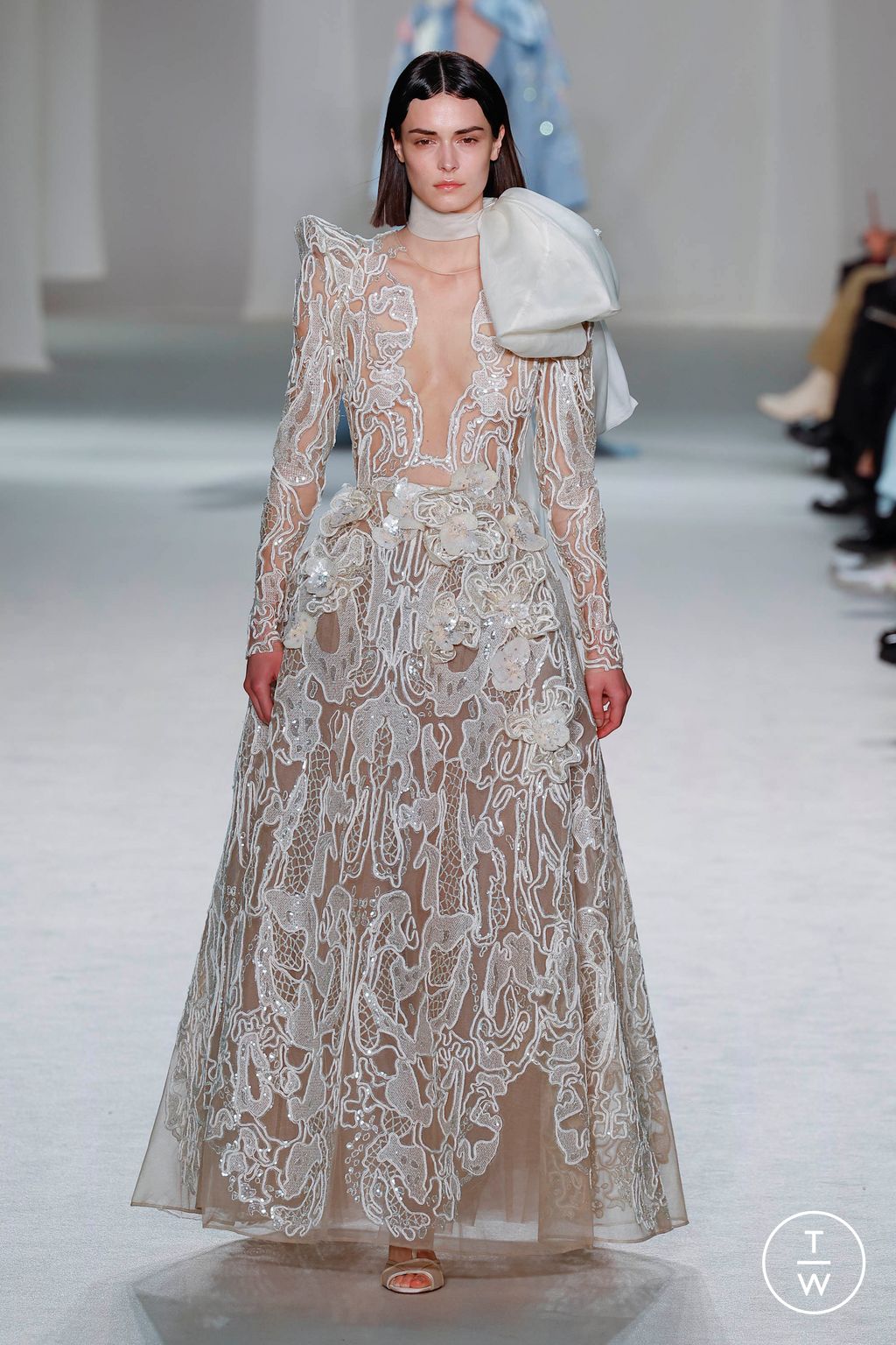 Fashion Week Paris Spring/Summer 2023 look 38 from the Elie Saab collection 高级定制