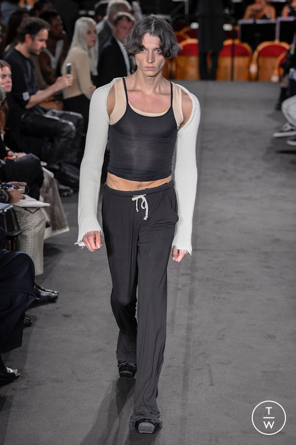 Fashion Week Milan Spring/Summer 2023 look 10 from the MM6 collection 女装