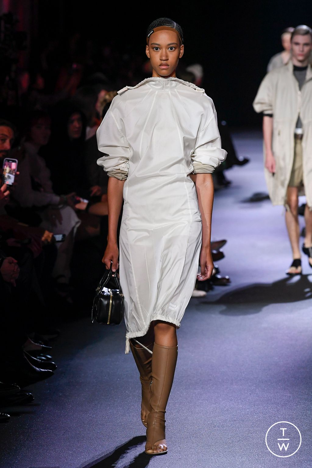 Fashion Week Paris Spring/Summer 2023 look 10 from the Miu Miu collection 女装