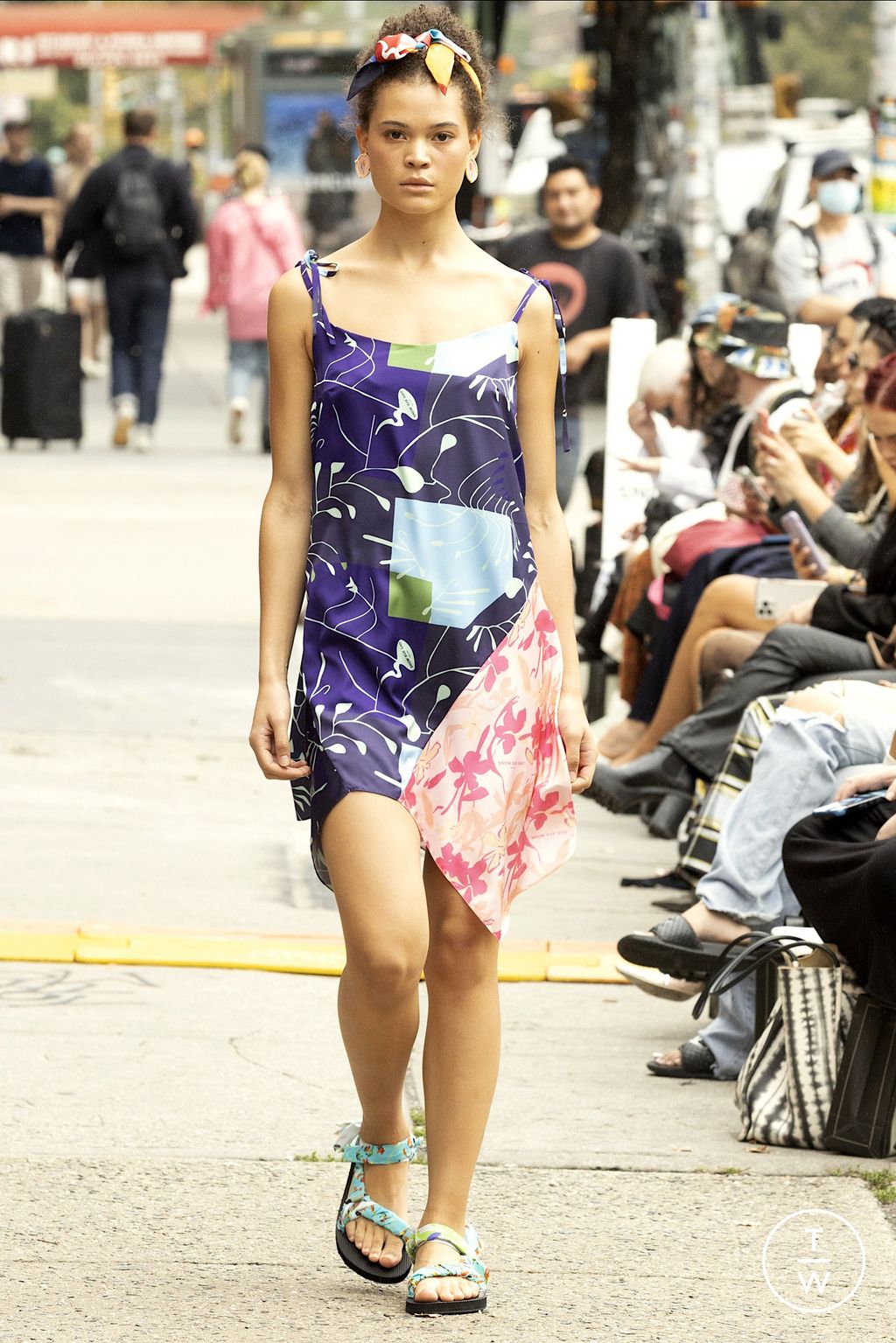 Fashion Week New York Spring/Summer 2023 look 33 from the SNOW XUE GAO collection womenswear