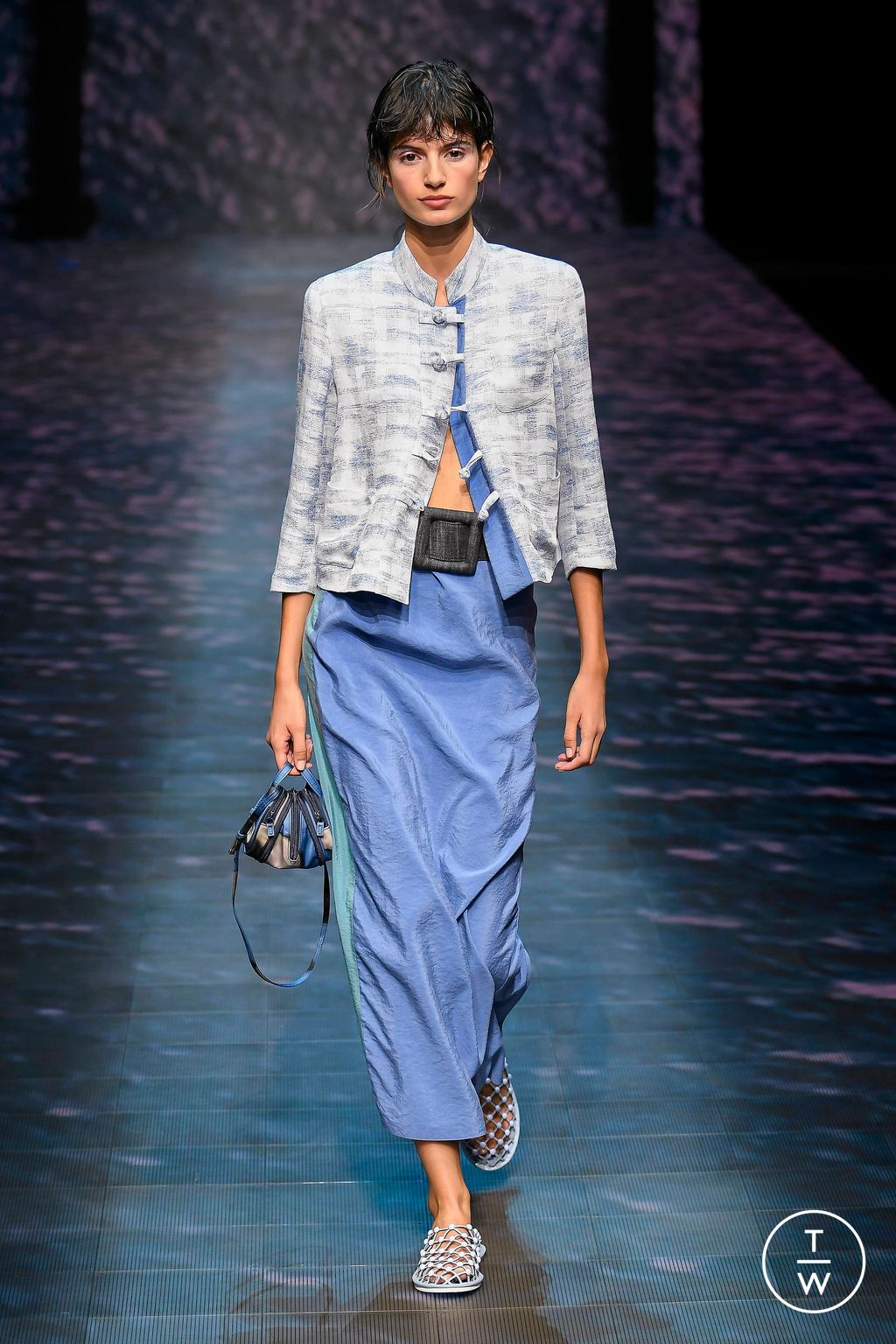 Fashion Week Milan Spring/Summer 2023 look 28 from the Emporio Armani collection 女装