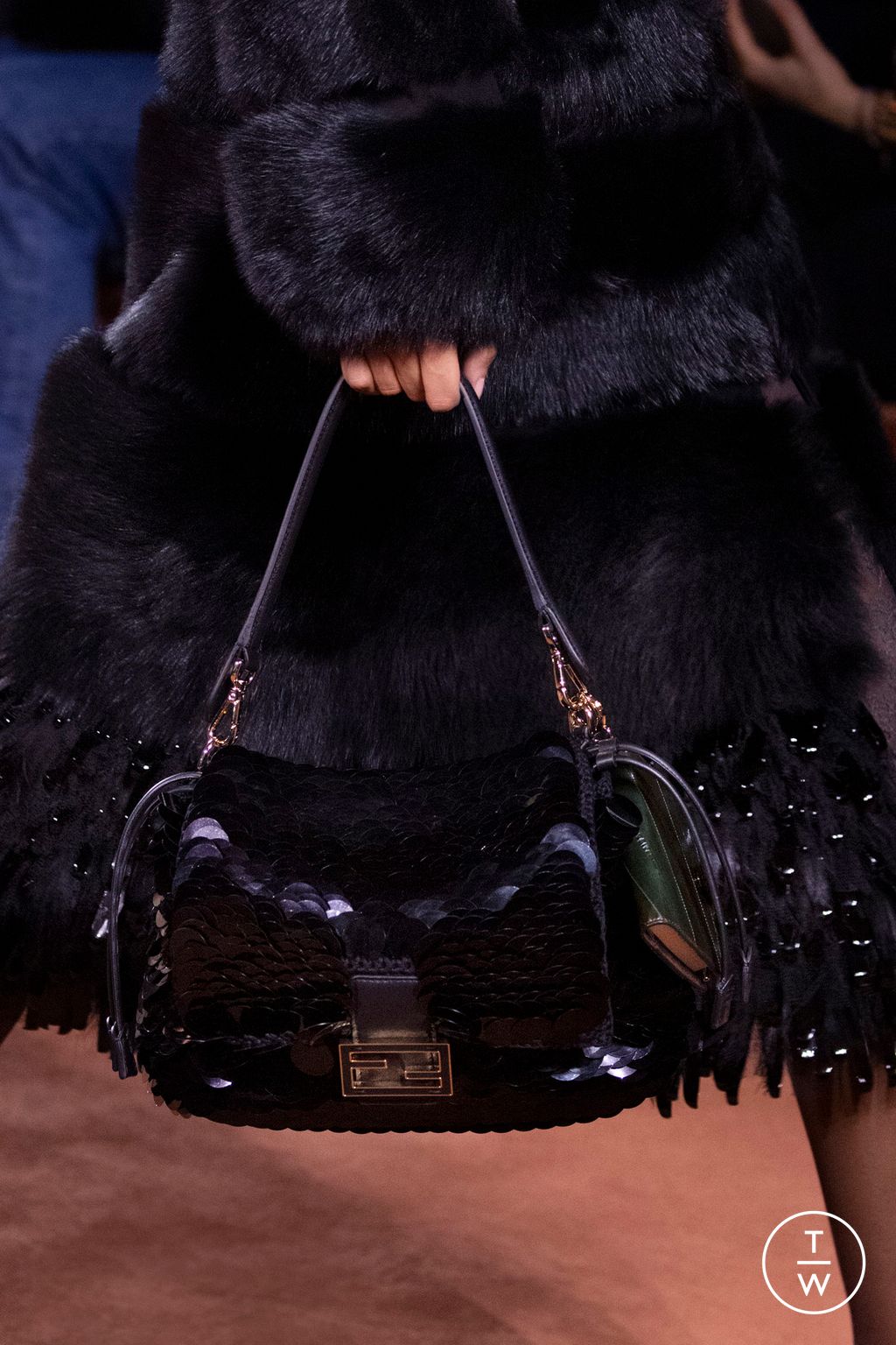 Fashion Week Milan Fall/Winter 2025 look 256 from the Fendi collection 女装配饰