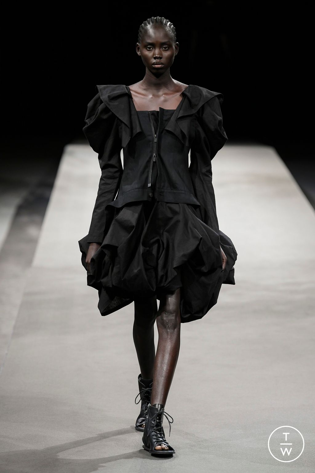 Yohji Yamamoto SS23 womenswear #38 - Tagwalk: The Fashion Search Engine