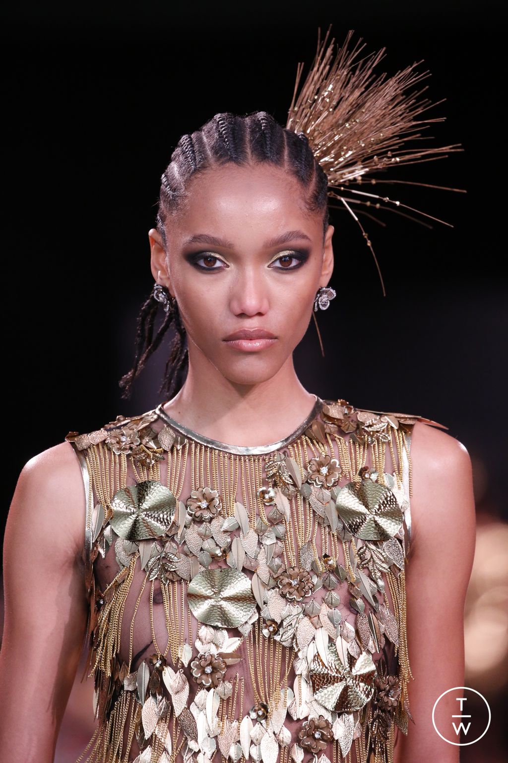 Fashion Week New York Fall/Winter 2023 look 2 from the Naeem Khan collection 女装配饰