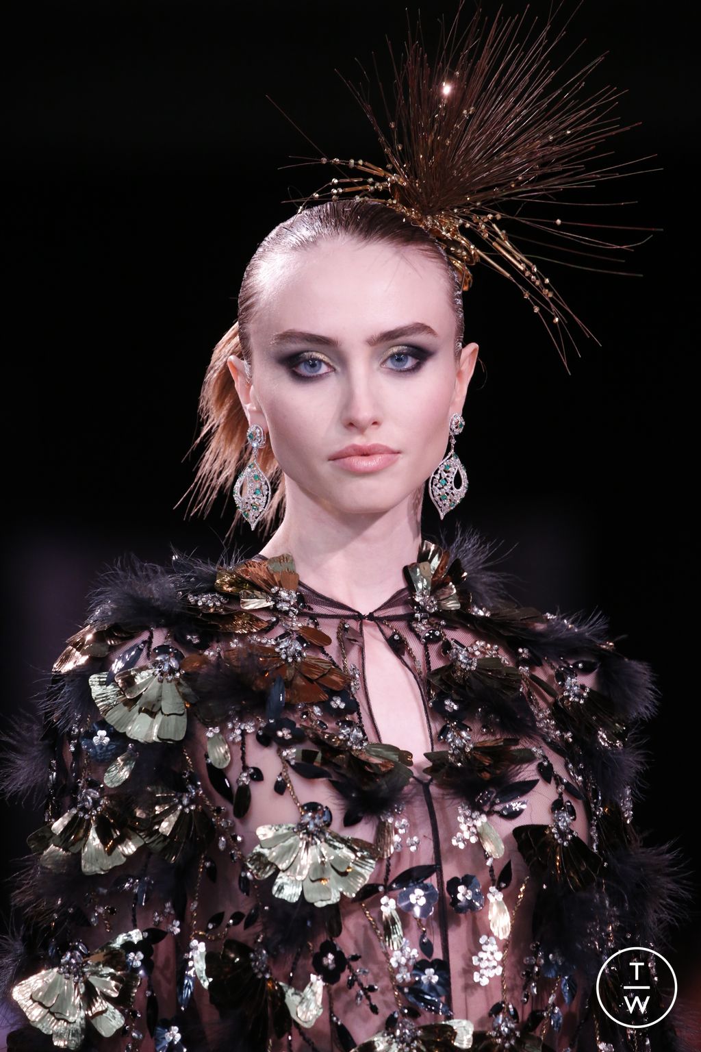Fashion Week New York Fall/Winter 2023 look 17 de la collection Naeem Khan womenswear accessories
