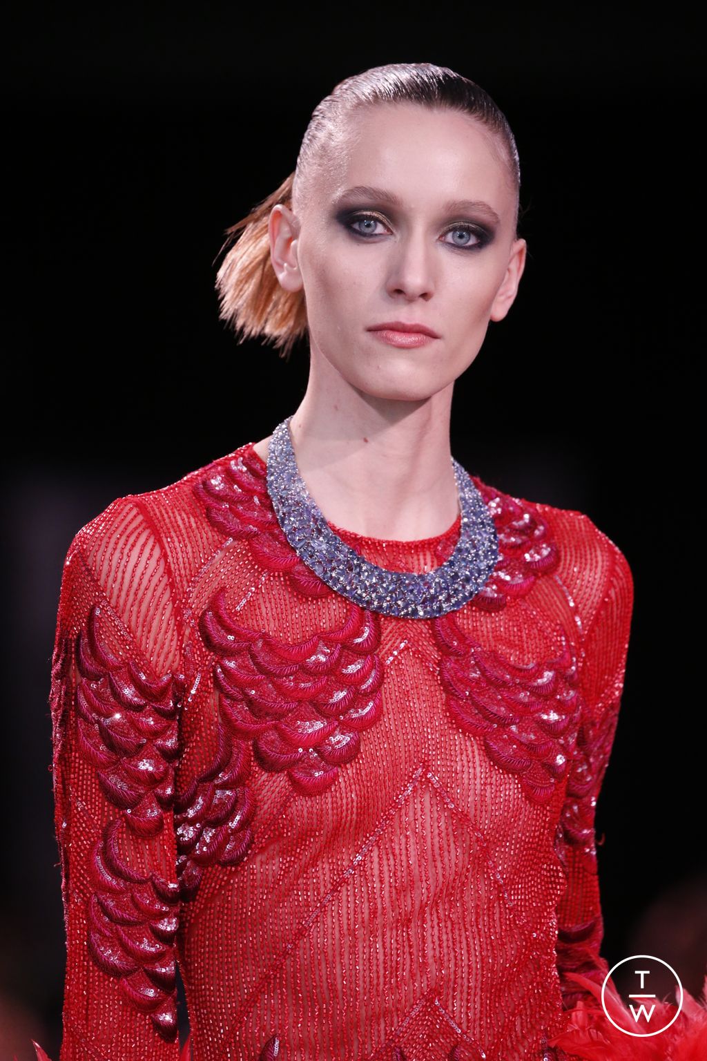 Fashion Week New York Fall/Winter 2023 look 34 from the Naeem Khan collection 女装配饰