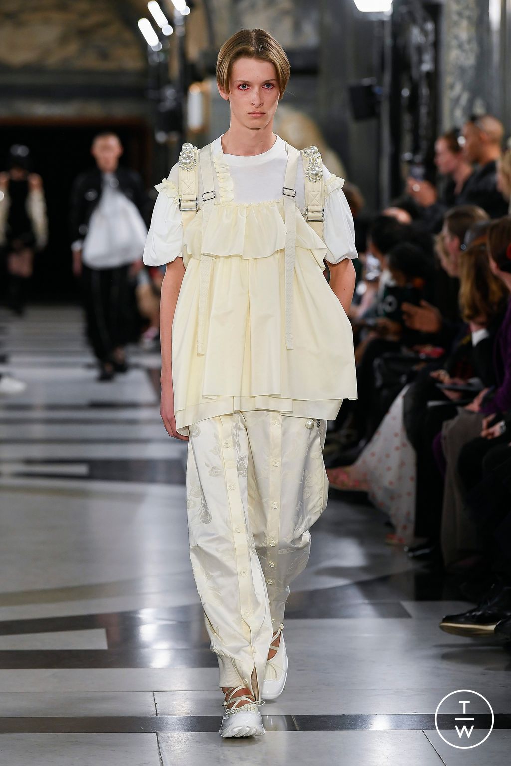 Fashion Week London Spring/Summer 2023 look 18 de la collection Simone Rocha womenswear