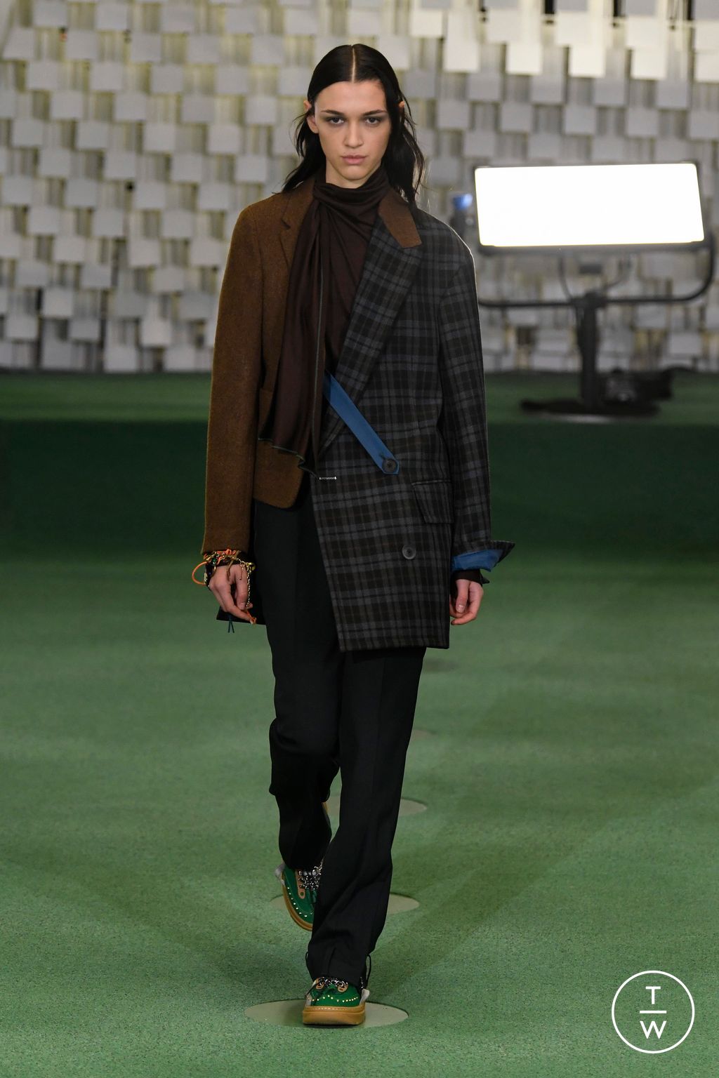 Fashion Week Paris Fall/Winter 2023 look 43 from the Kolor collection menswear