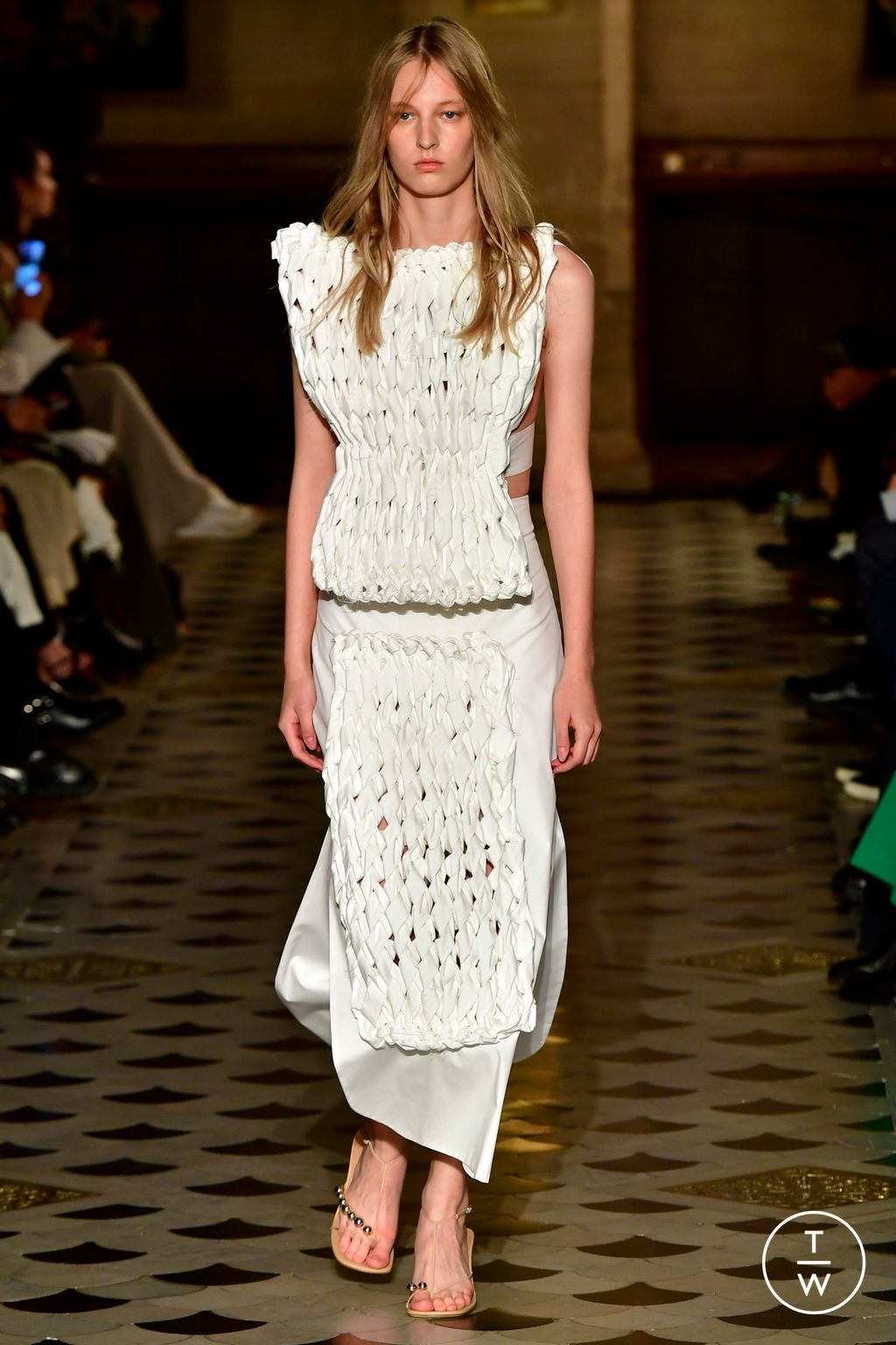 Fashion Week Paris Spring/Summer 2023 look 52 from the A.W.A.K.E MODE collection 女装