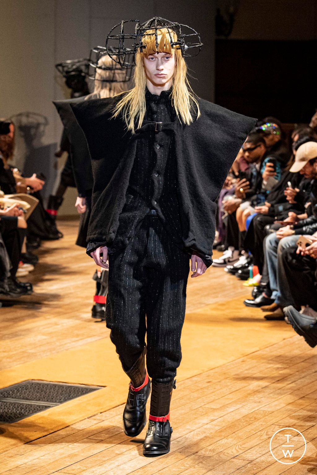 Fashion Week Paris Fall/Winter 2023 look 3 from the Comme des Garçons Homme Plus collection menswear