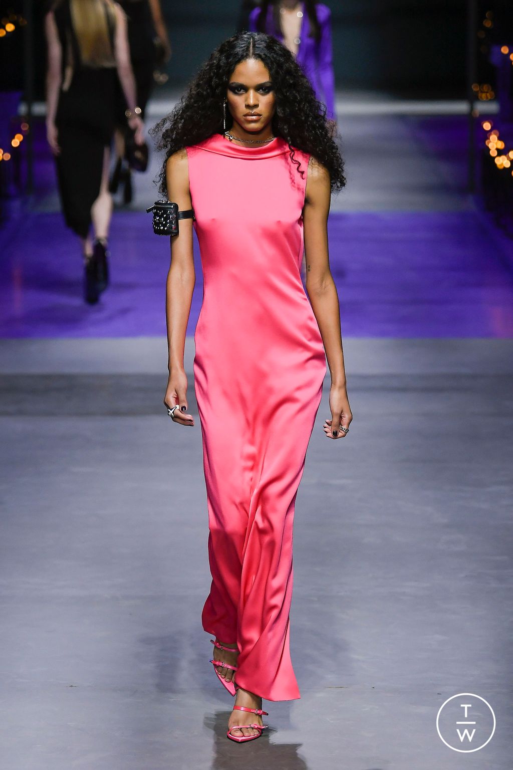 Fashion Week Milan Spring/Summer 2023 look 15 from the Versace collection womenswear
