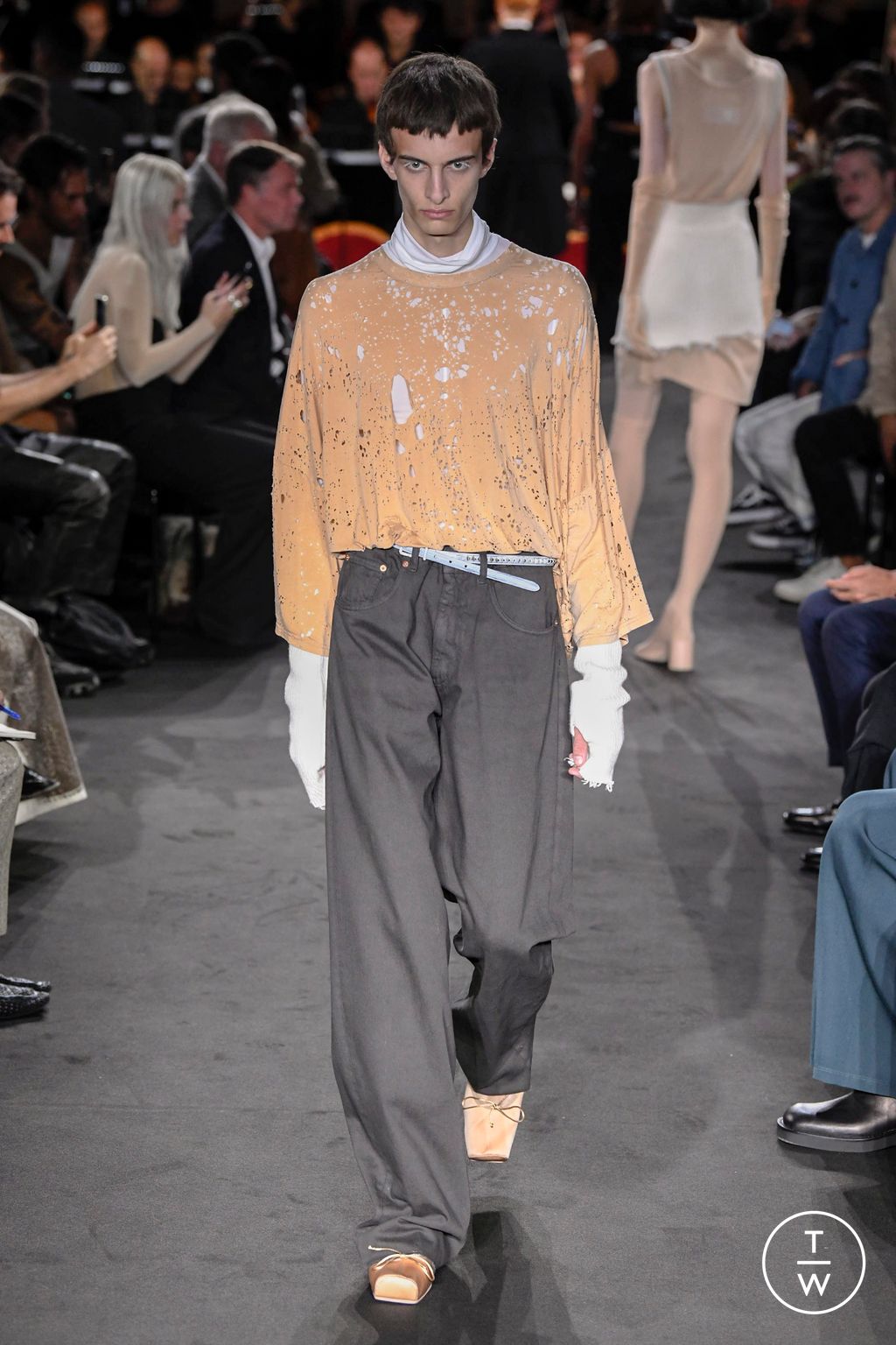 Fashion Week Milan Spring/Summer 2023 look 11 from the MM6 collection 女装
